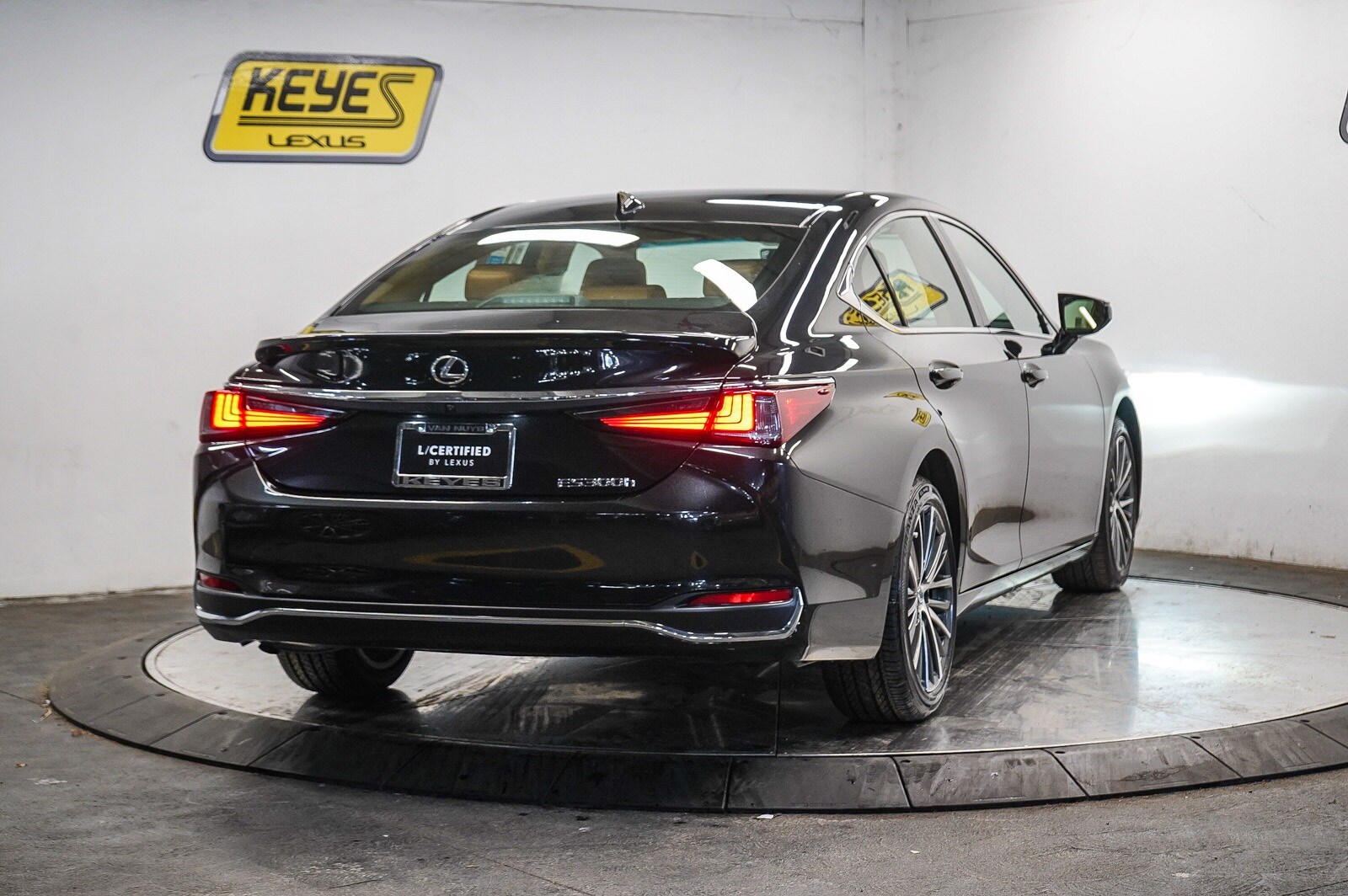 Thumbnail: 2025 Lexus ES - 4