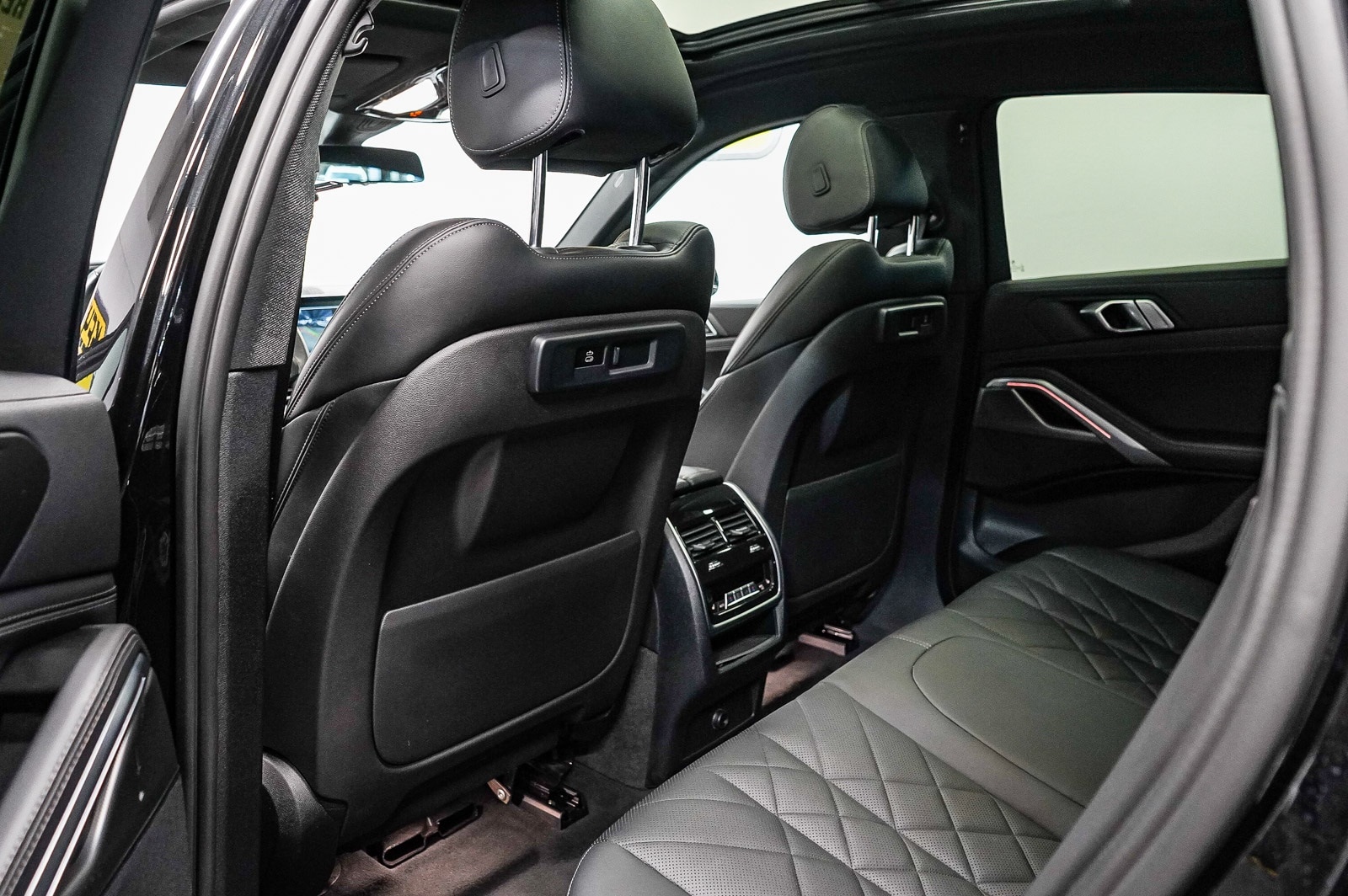 Thumbnail: 2023 BMW X6 - 19