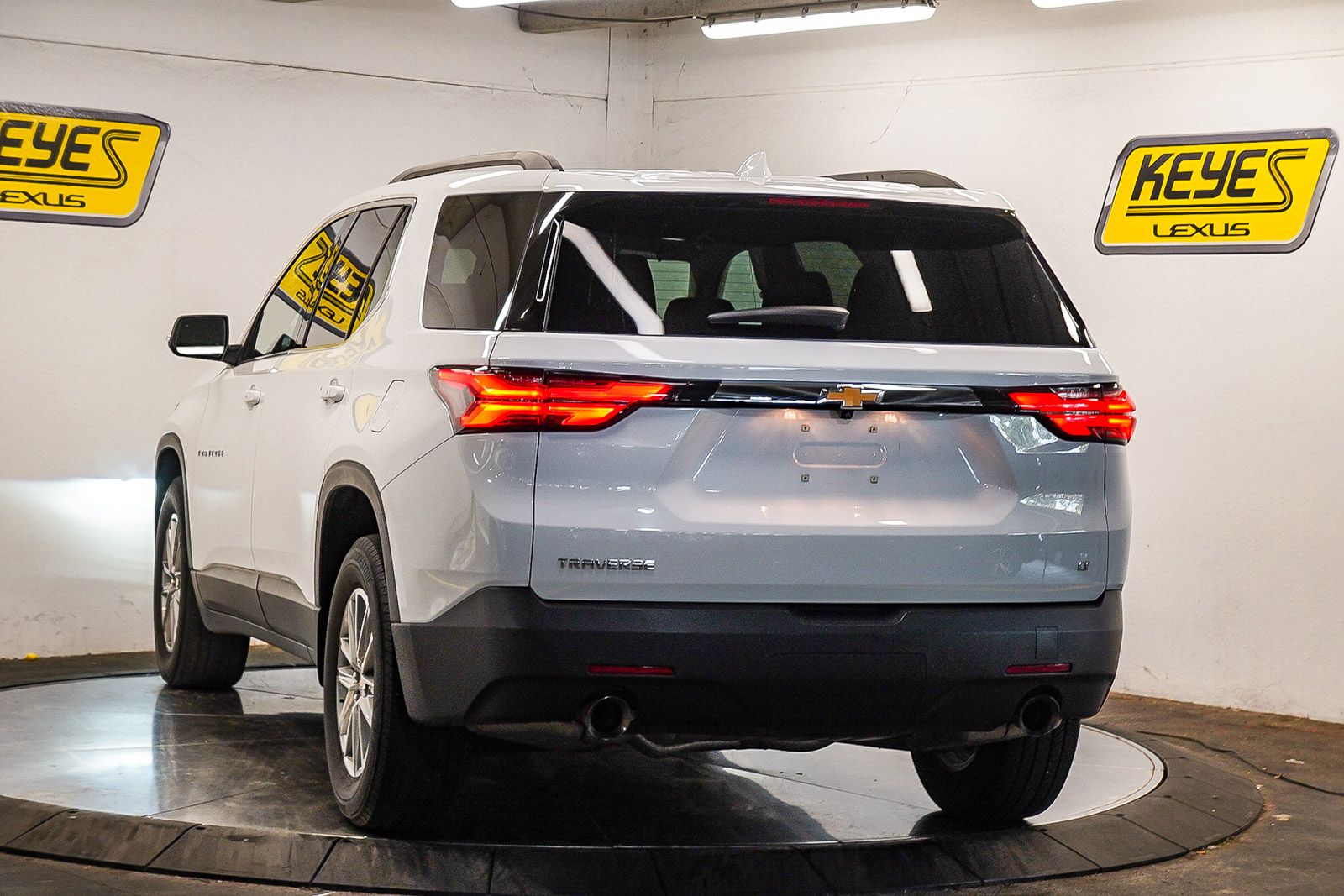 Thumbnail: 2023 Chevrolet Traverse - 2