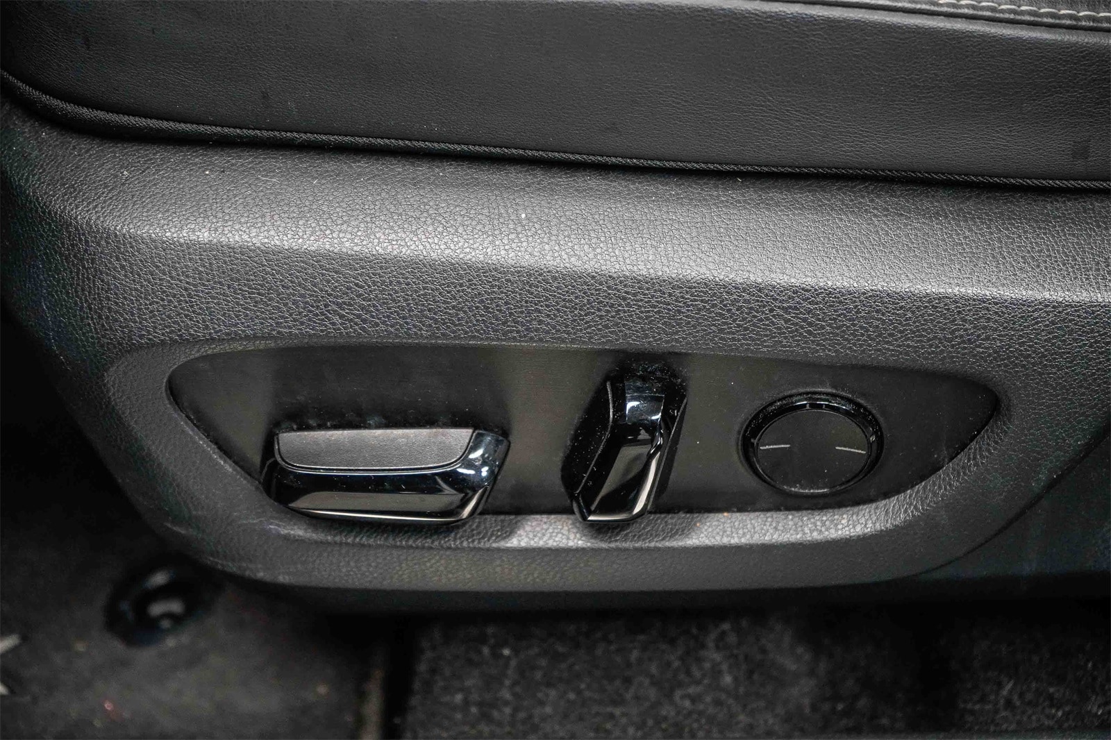 Thumbnail: 2023 Lexus RX - 20