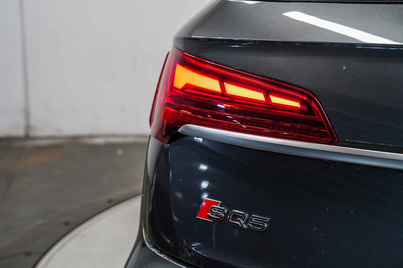 Thumbnail: 2021 Audi SQ5 - 10