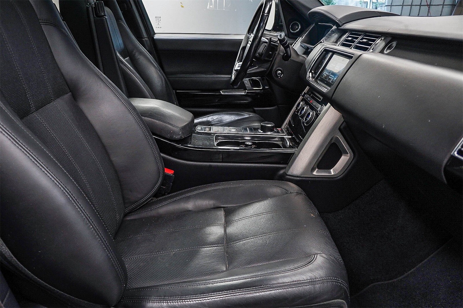 Thumbnail: 2016 Land Rover Range Rover - 16