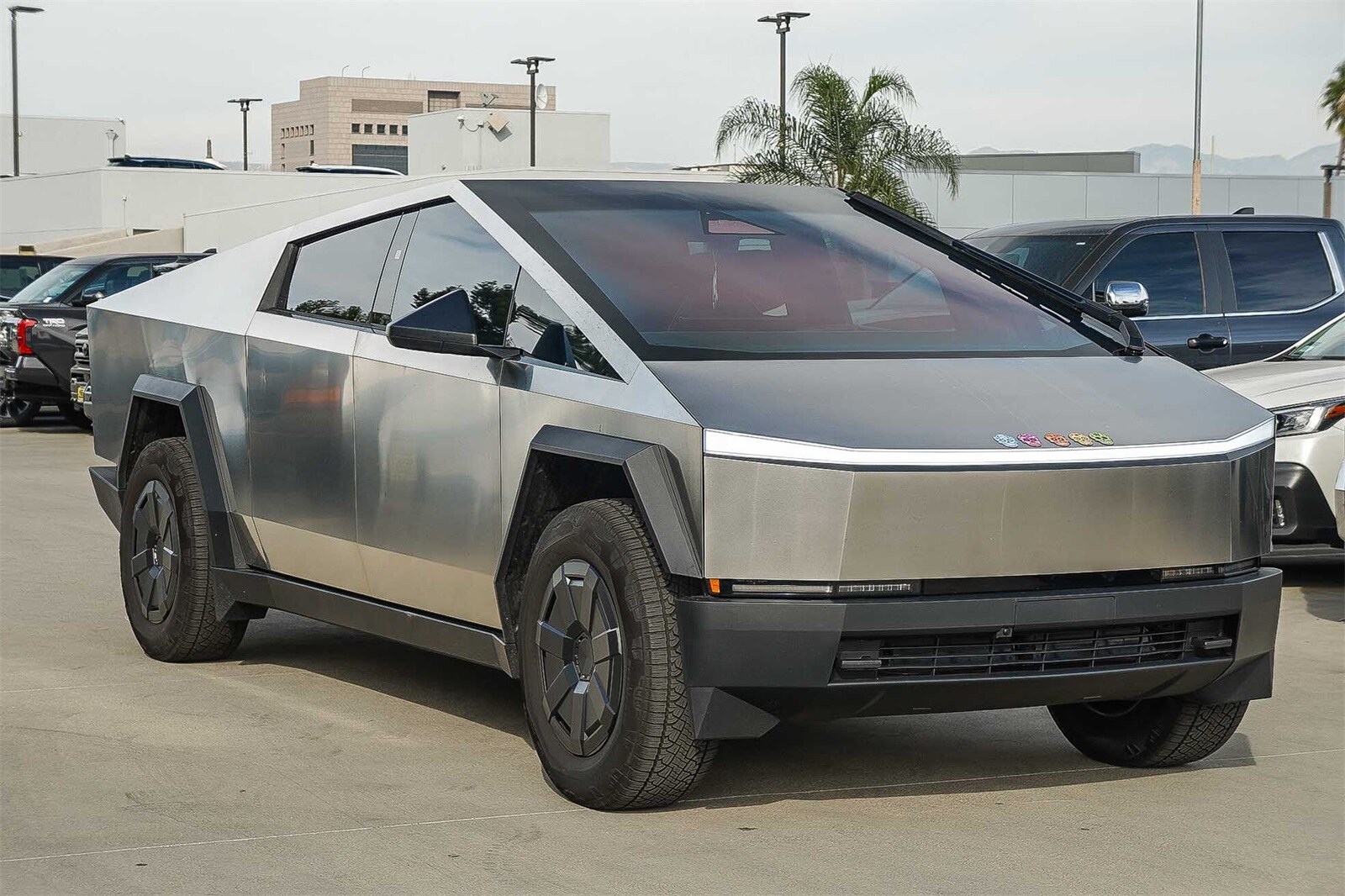 2024 Tesla Cybertruck photo 2