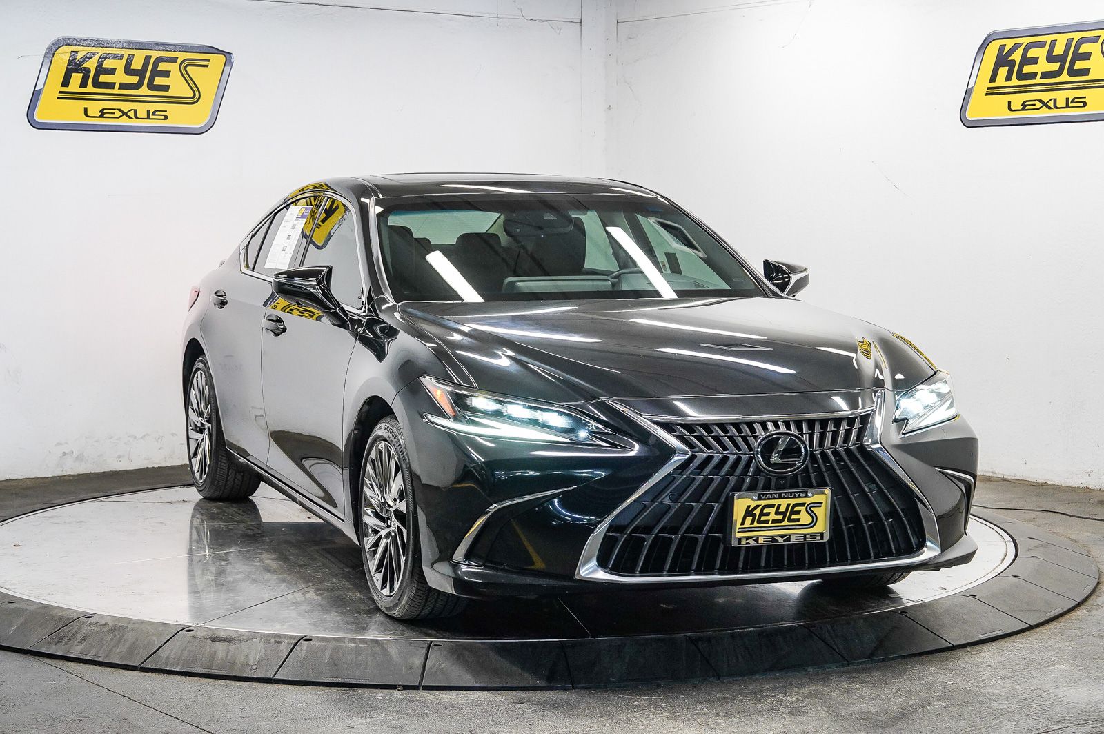 Thumbnail: 2025 Lexus ES - 5
