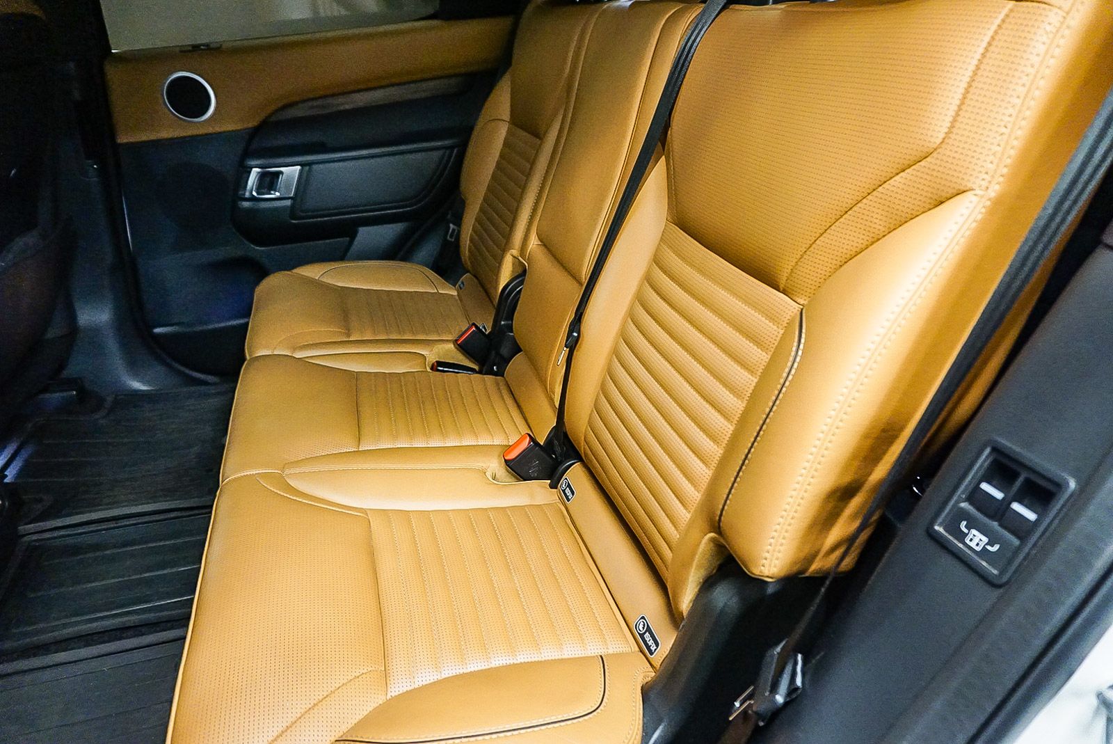 Thumbnail: 2019 Land Rover Discovery - 19