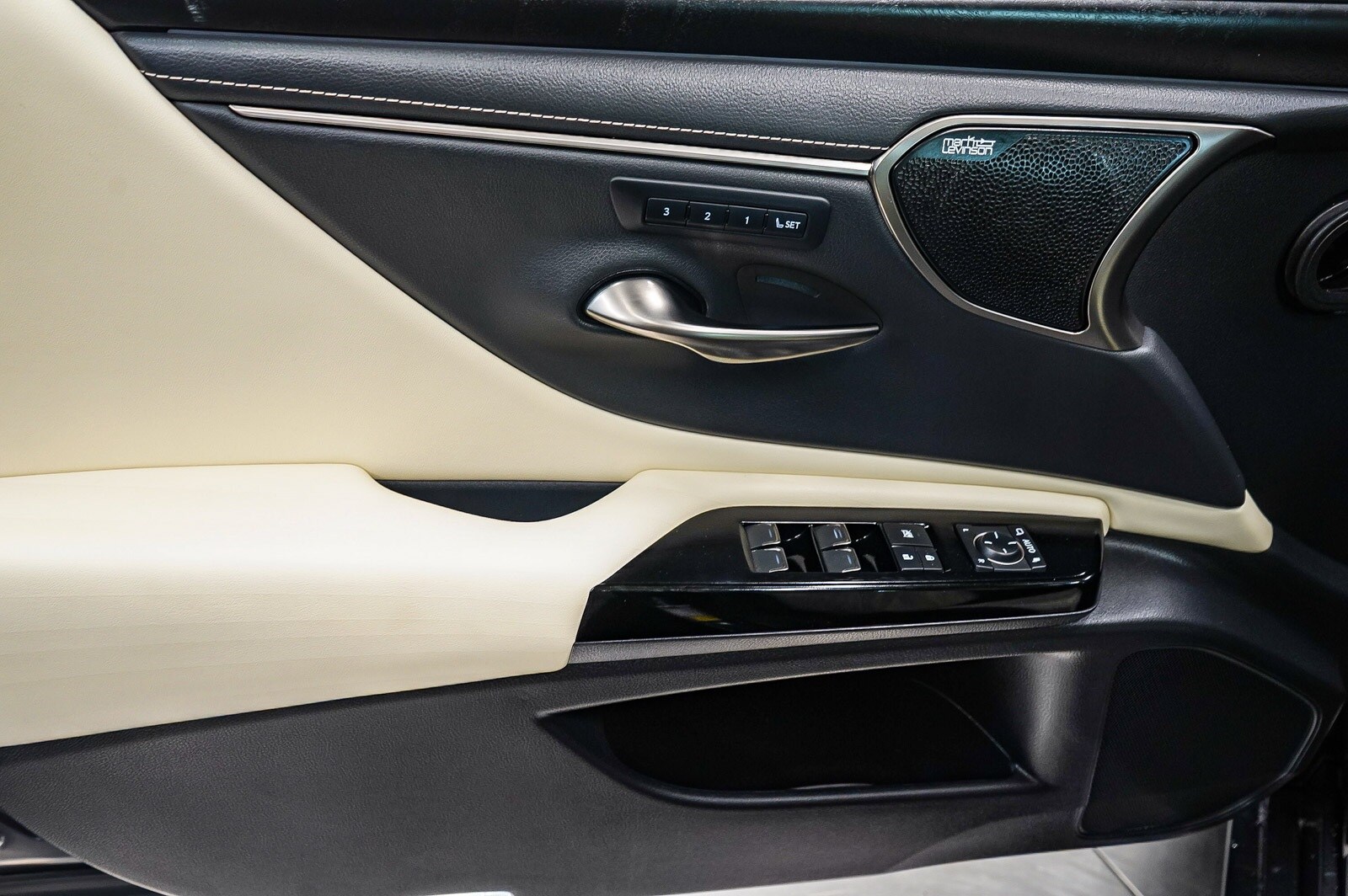 Thumbnail: 2022 Lexus ES - 22