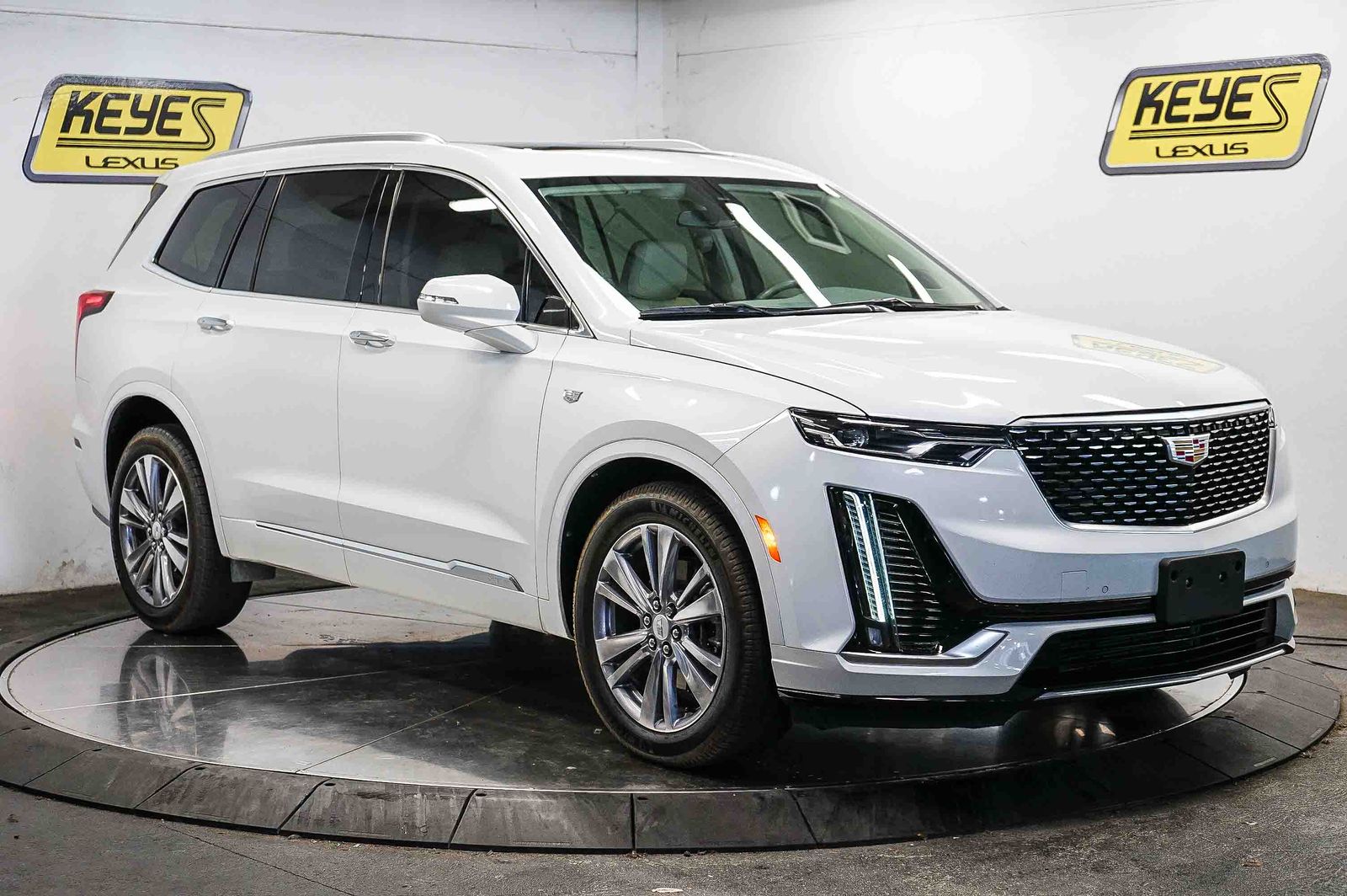 Thumbnail: 2024 Cadillac XT6 - 4