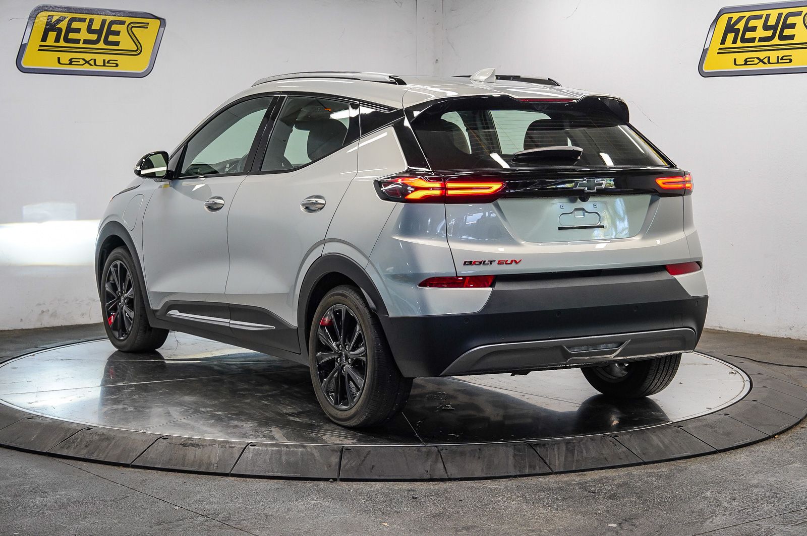 Used 2023 Chevrolet Bolt EUV Premier with VIN 1G1FZ6S08P4128482 for sale in Los Angeles, CA