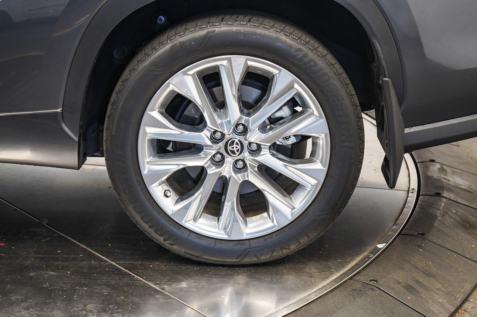 Thumbnail: 2023 Toyota Highlander - 10
