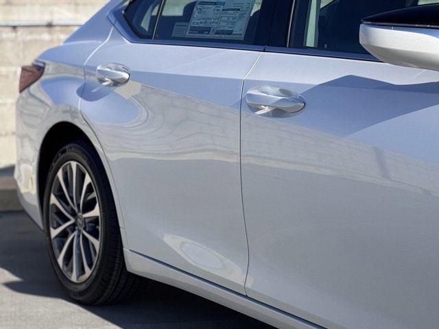Thumbnail: 2025 Lexus ES - 5