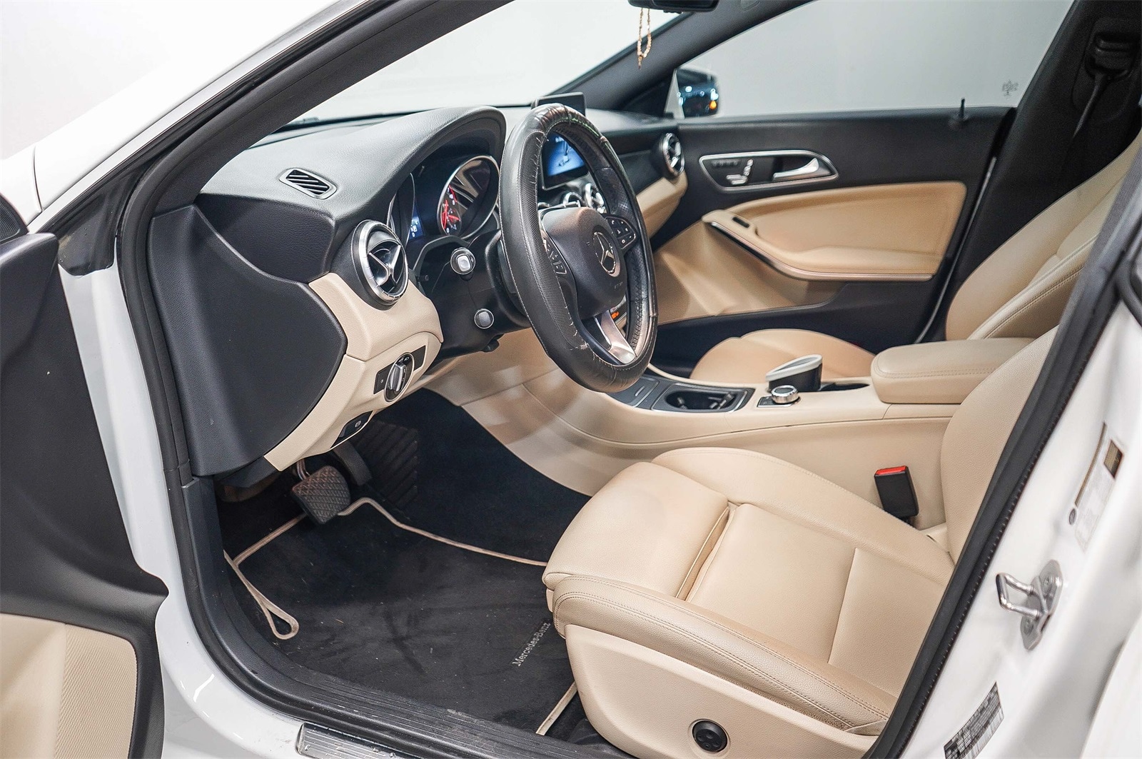 Thumbnail: 2018 Mercedes-Benz CLA - 17
