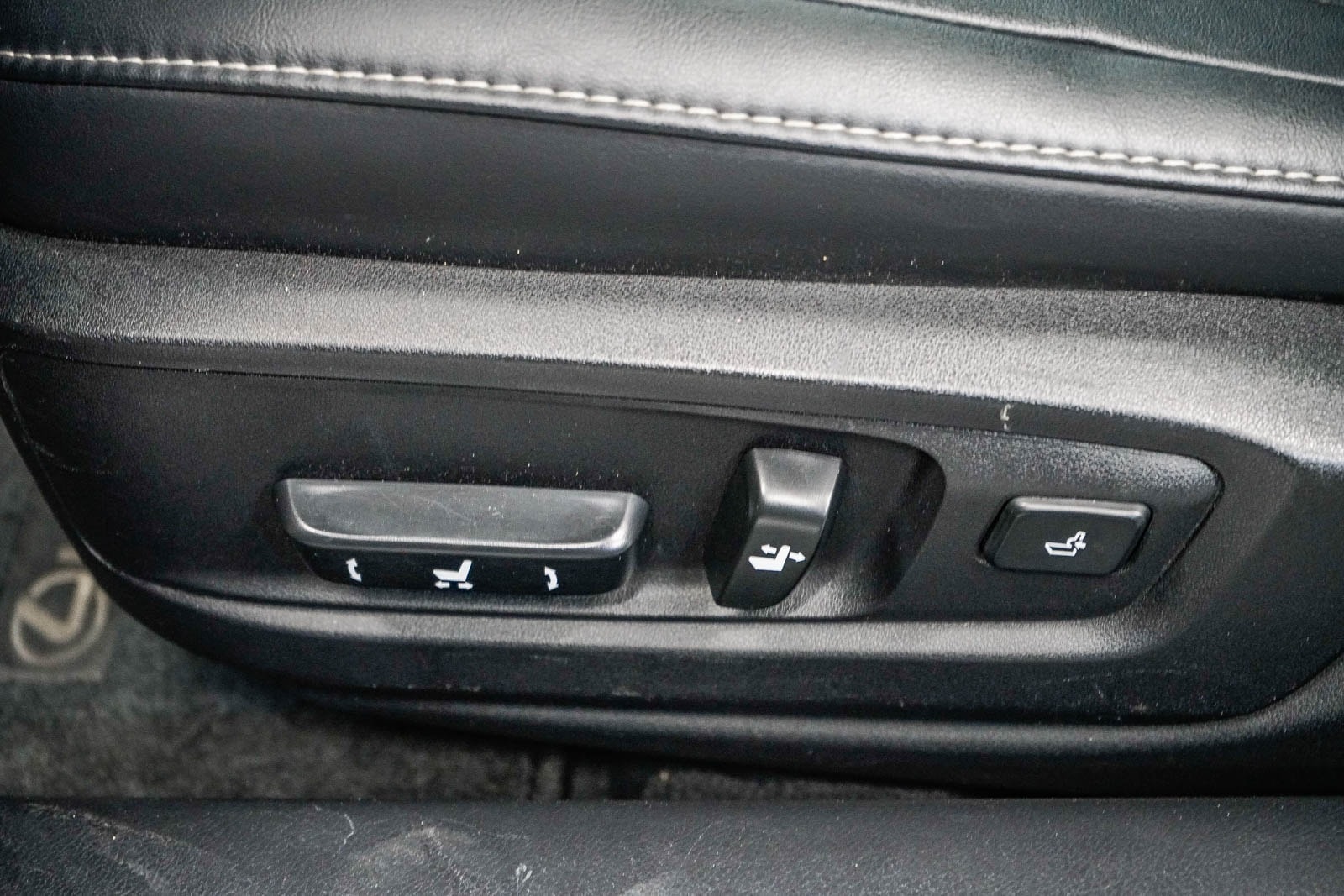 Thumbnail: 2018 Lexus ES - 20