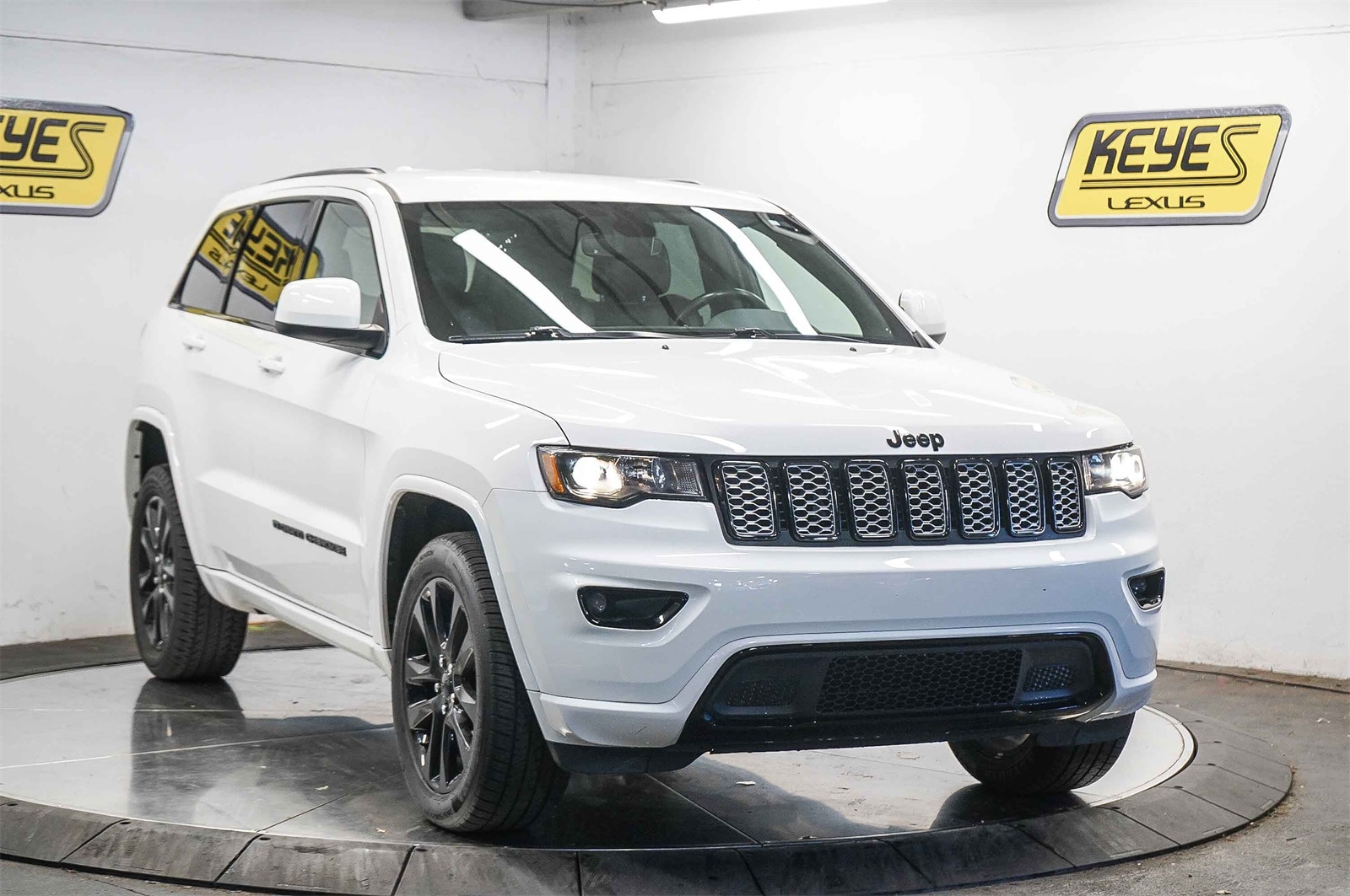 Thumbnail: 2022 Jeep Grand Cherokee - 5