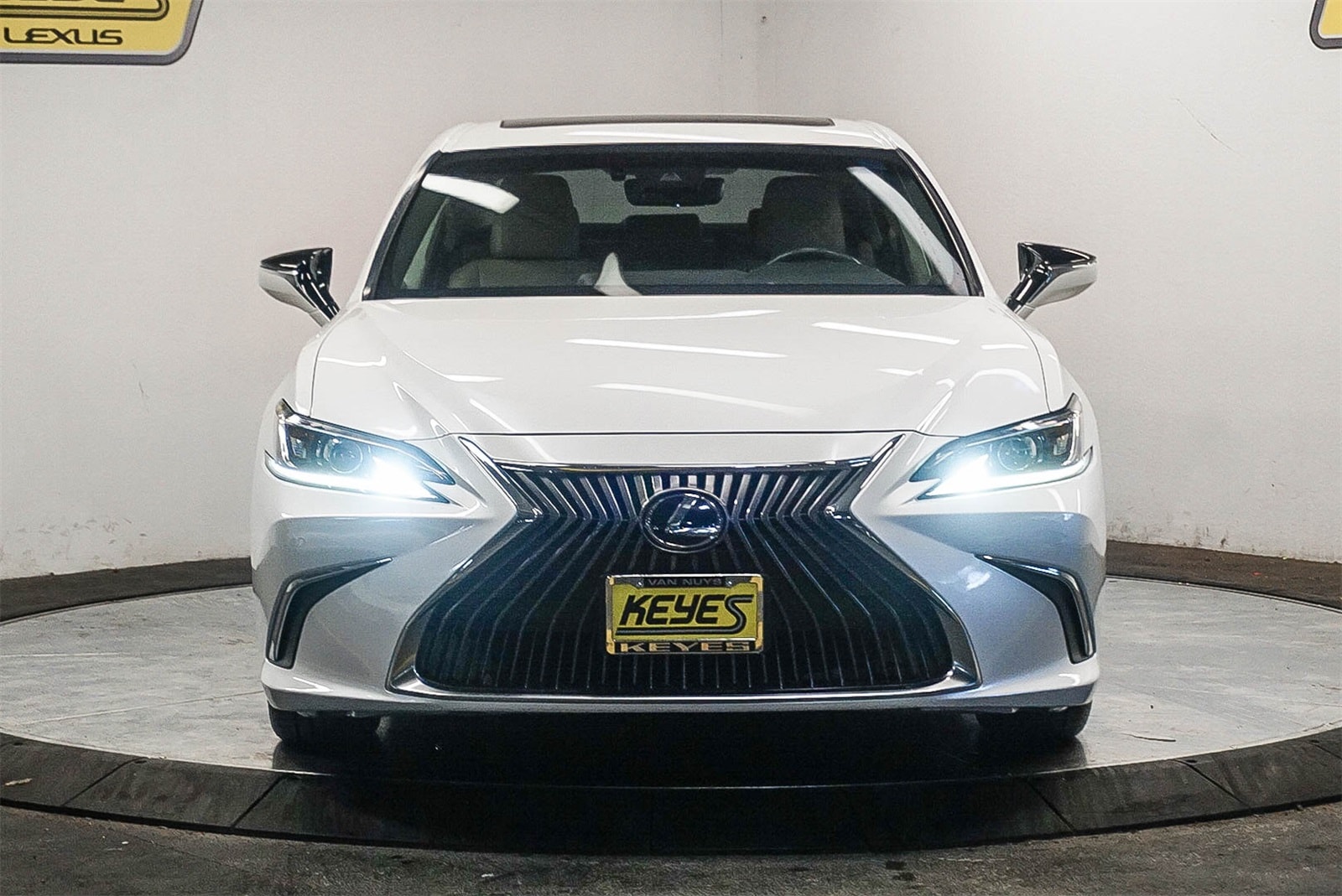 Thumbnail: 2019 Lexus ES - 6