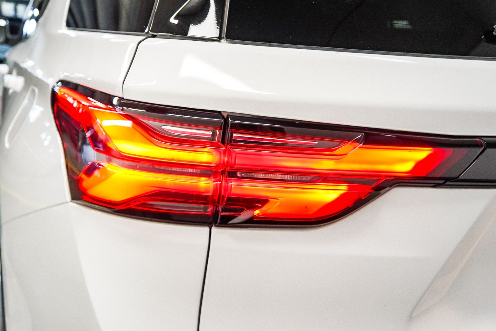Thumbnail: 2023 Chevrolet Traverse - 9