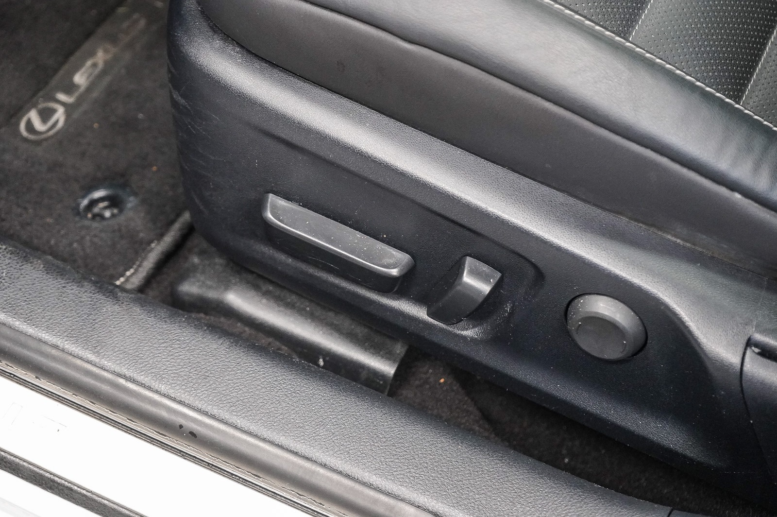 Thumbnail: 2020 Lexus IS - 23