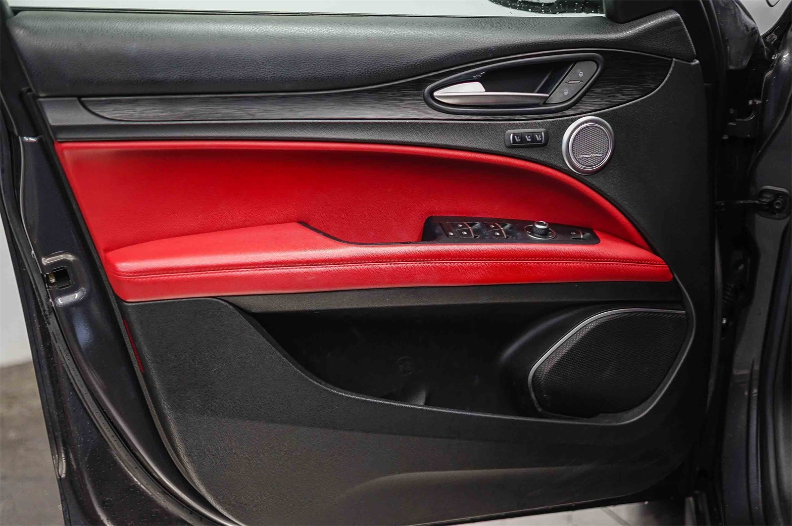 Thumbnail: 2018 Alfa Romeo Stelvio - 21