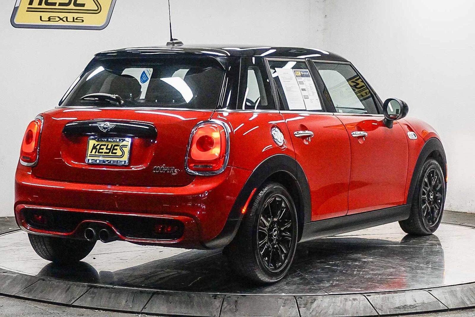 Thumbnail: 2016 MINI Cooper Hardtop - 4