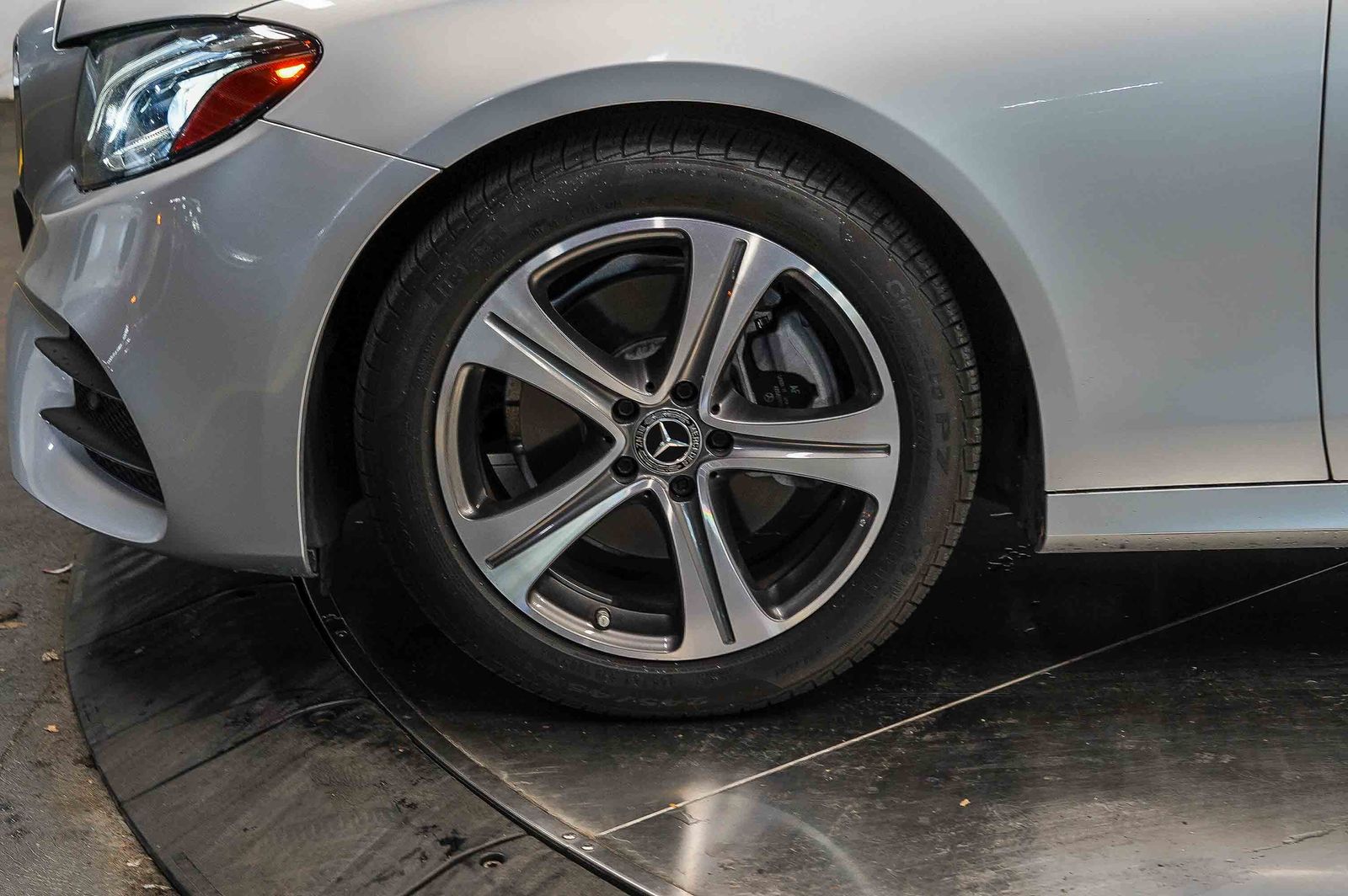 Thumbnail: 2019 Mercedes-Benz E-Class - 9