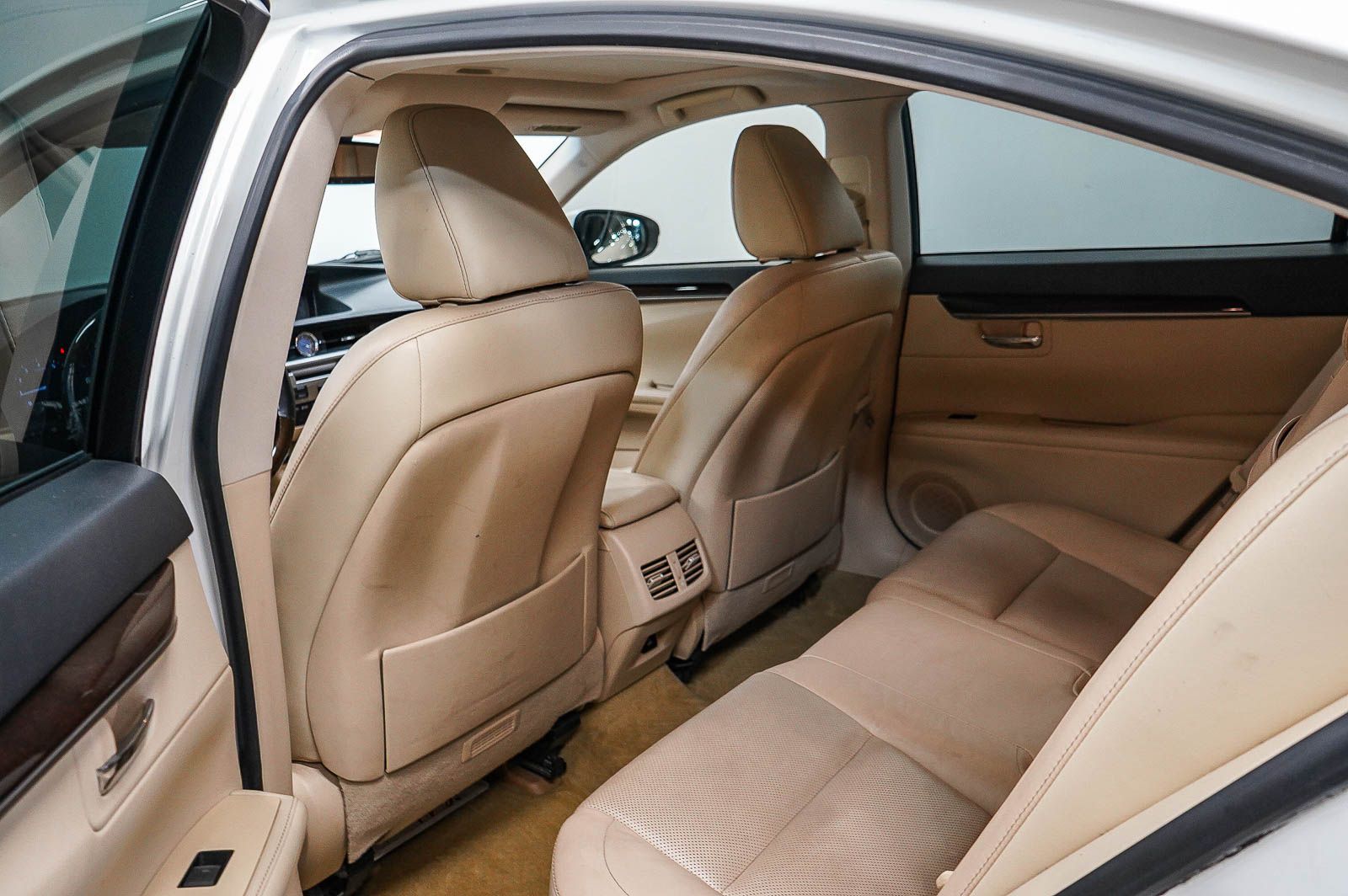 Thumbnail: 2013 Lexus ES - 18