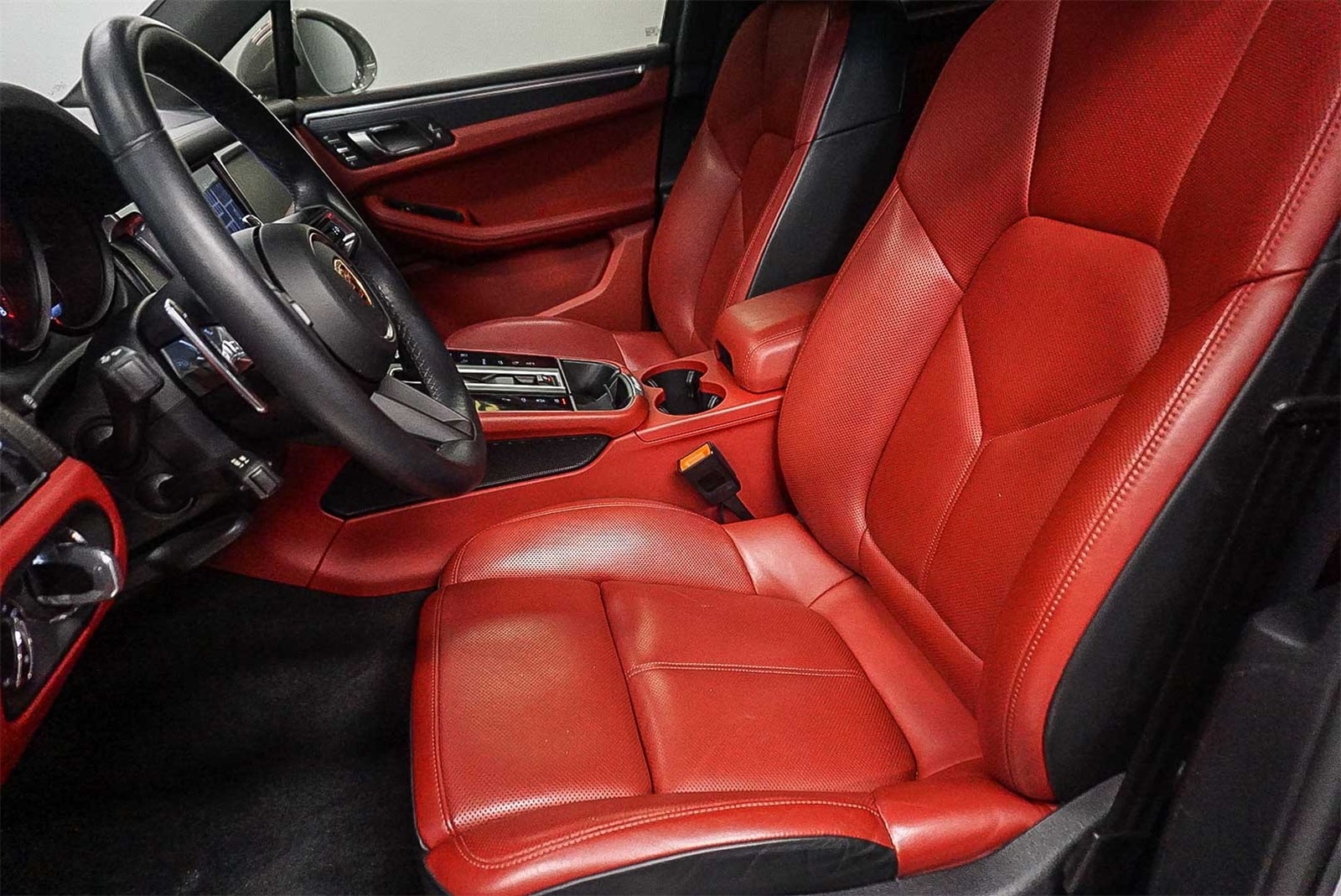 Thumbnail: 2023 Porsche Macan - 18