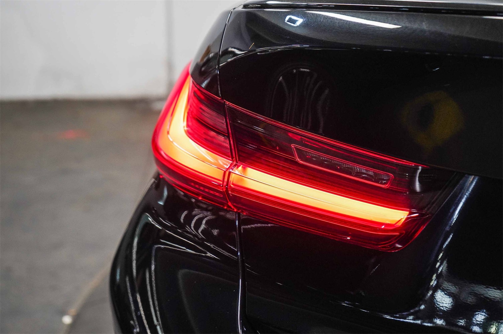 Thumbnail: 2023 BMW 3 Series - 10