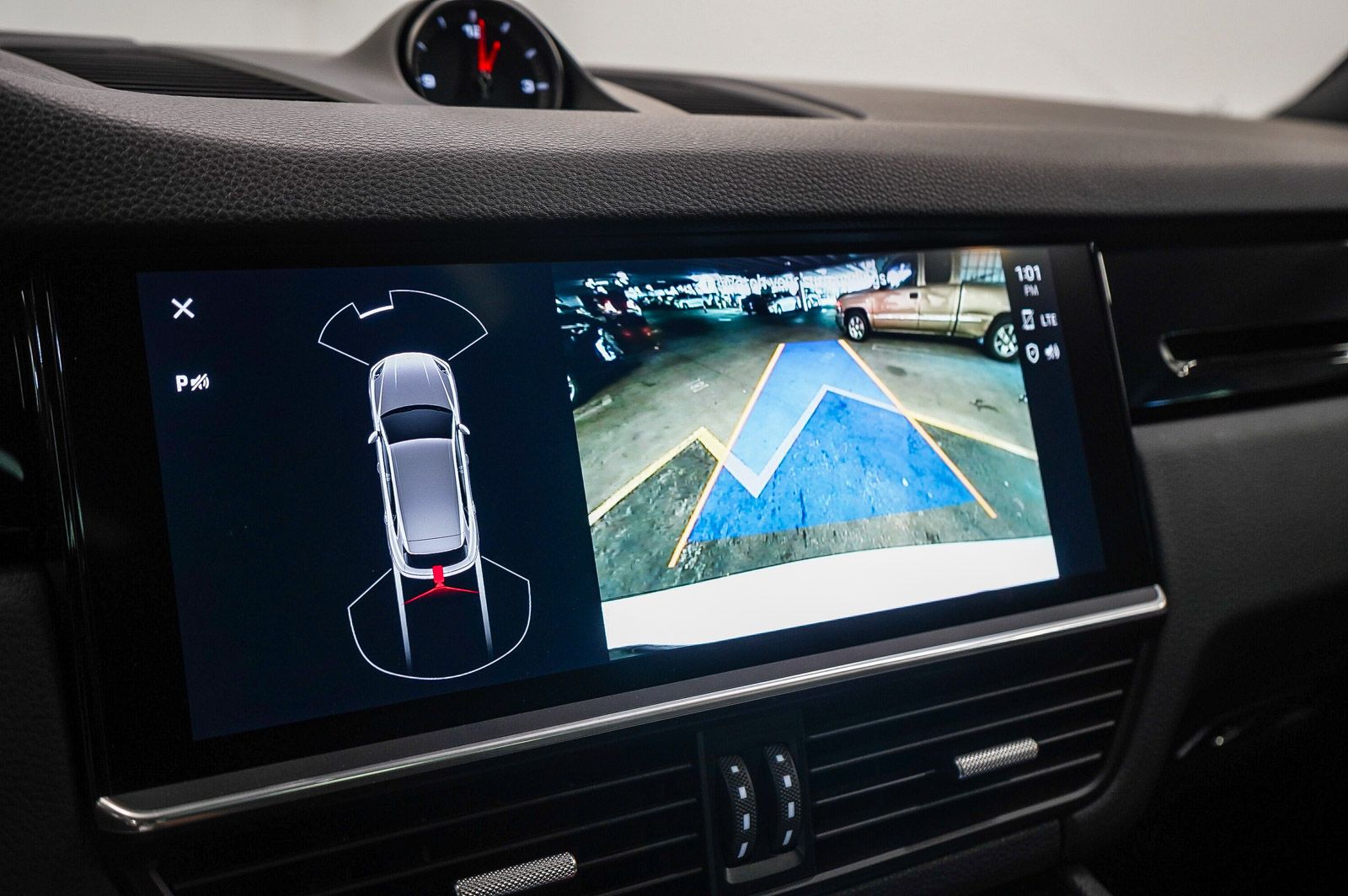 Thumbnail: 2022 Porsche Cayenne - 26