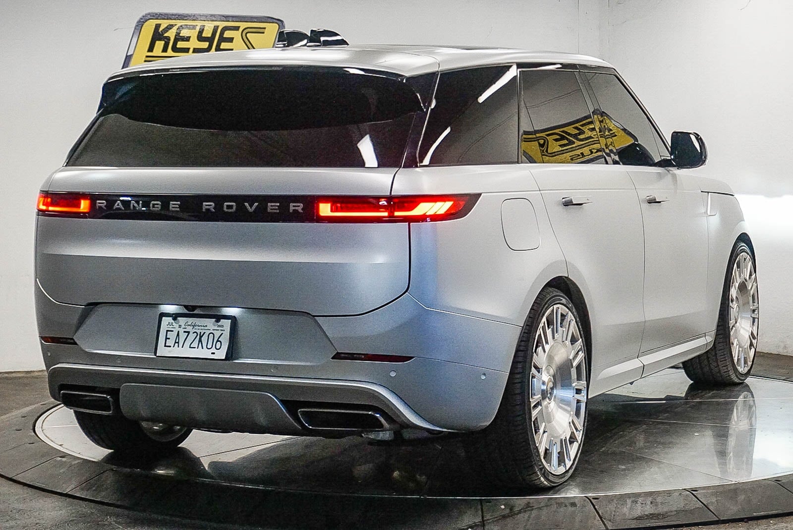 Thumbnail: 2025 Land Rover Range Rover Sport - 4