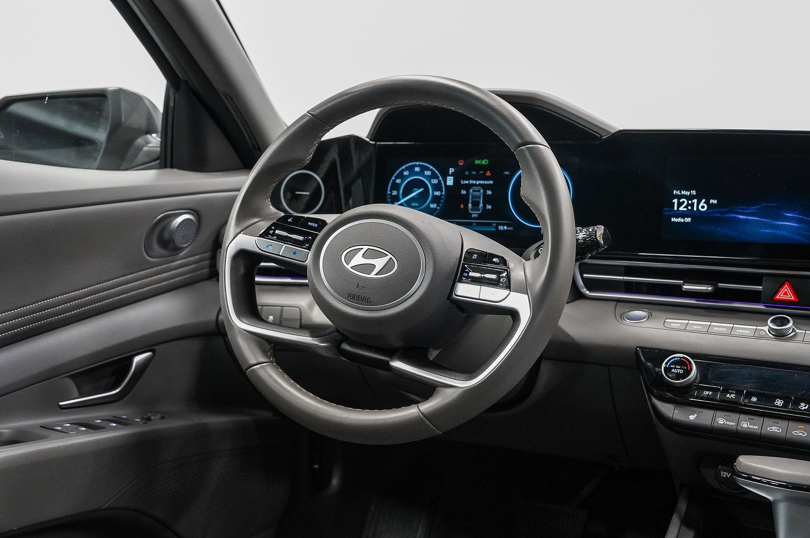 Thumbnail: 2025 Hyundai Elantra - 15