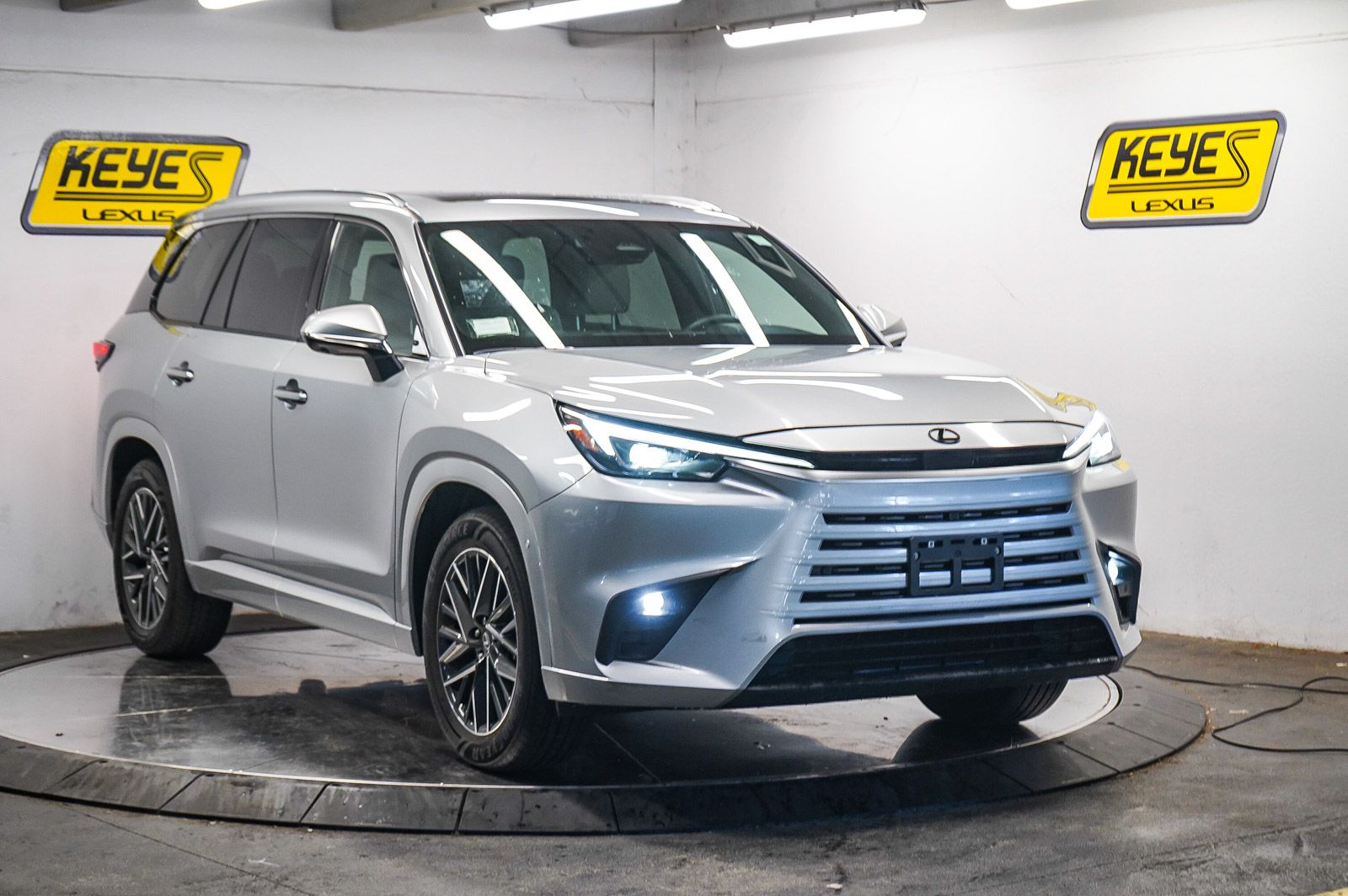 Thumbnail: 2026 Lexus TX - 4