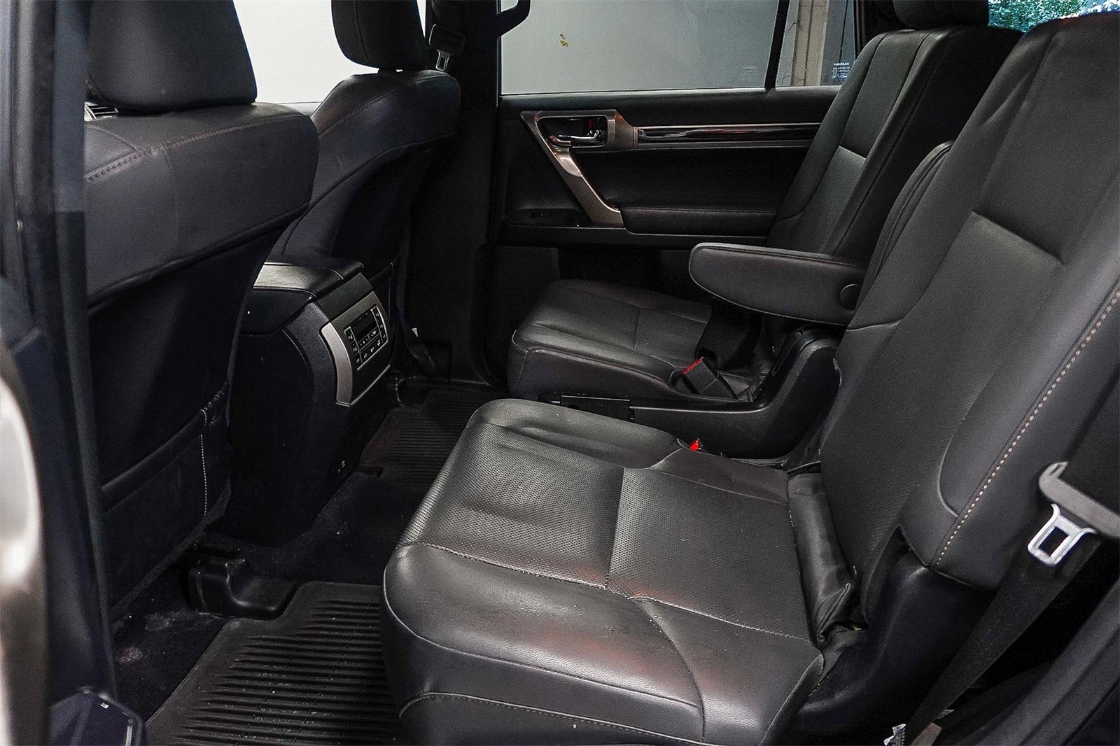 Thumbnail: 2020 Lexus GX - 18