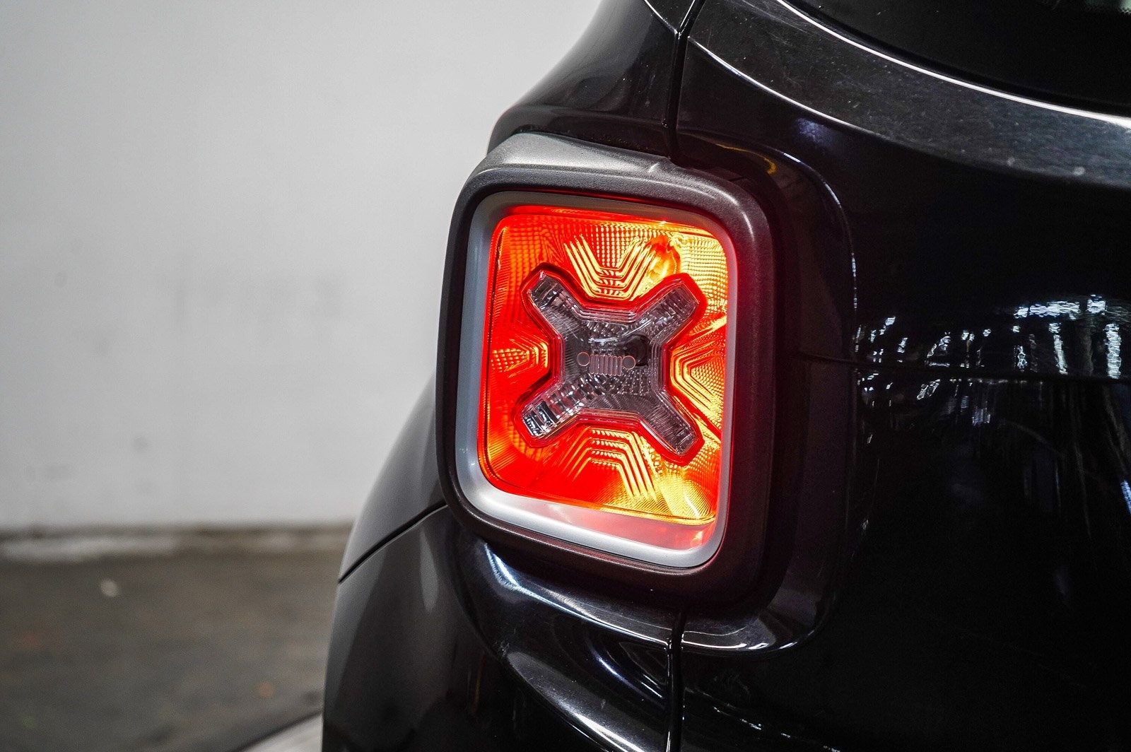 Thumbnail: 2016 Jeep Renegade - 11