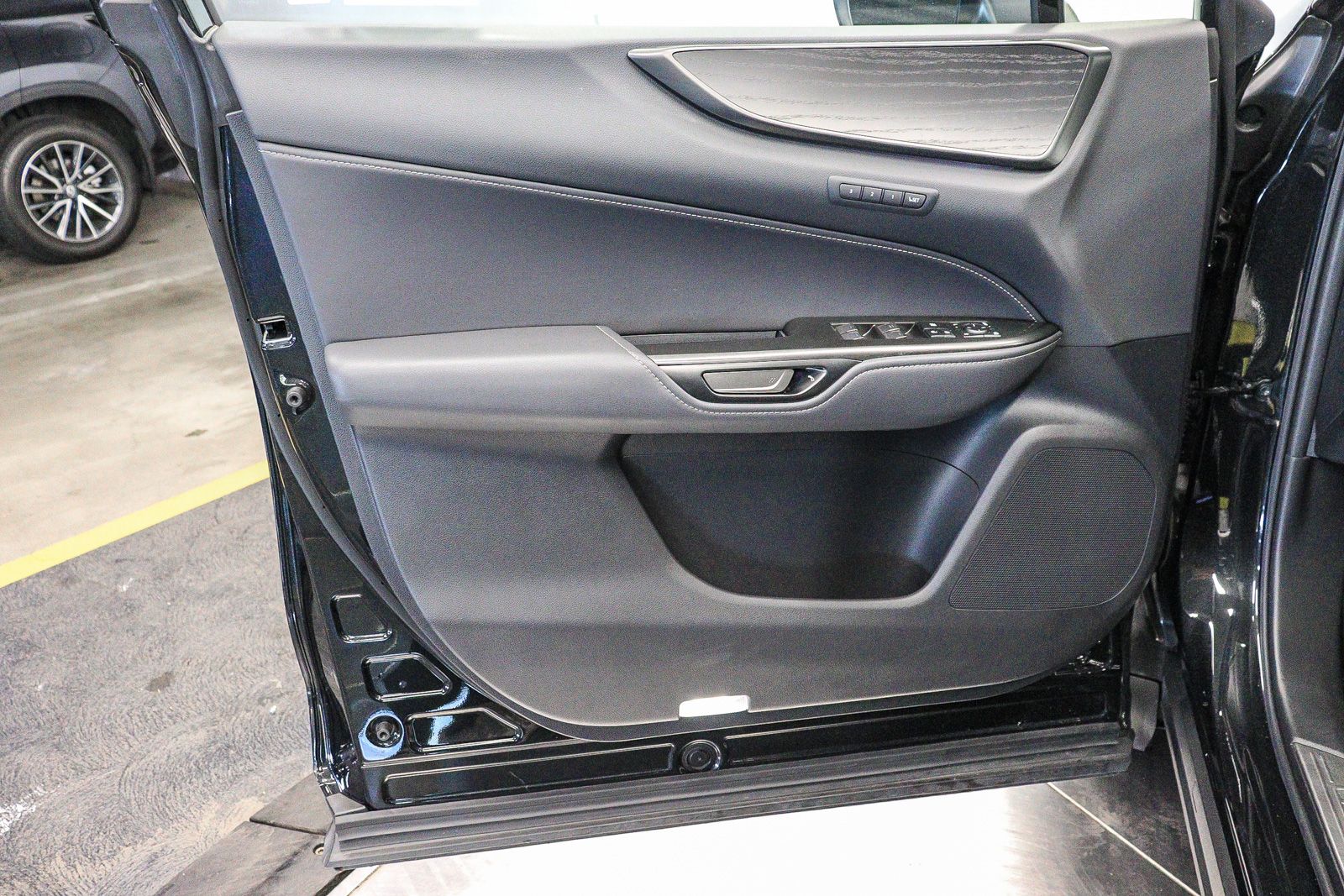 Thumbnail: 2024 Lexus ES - 21