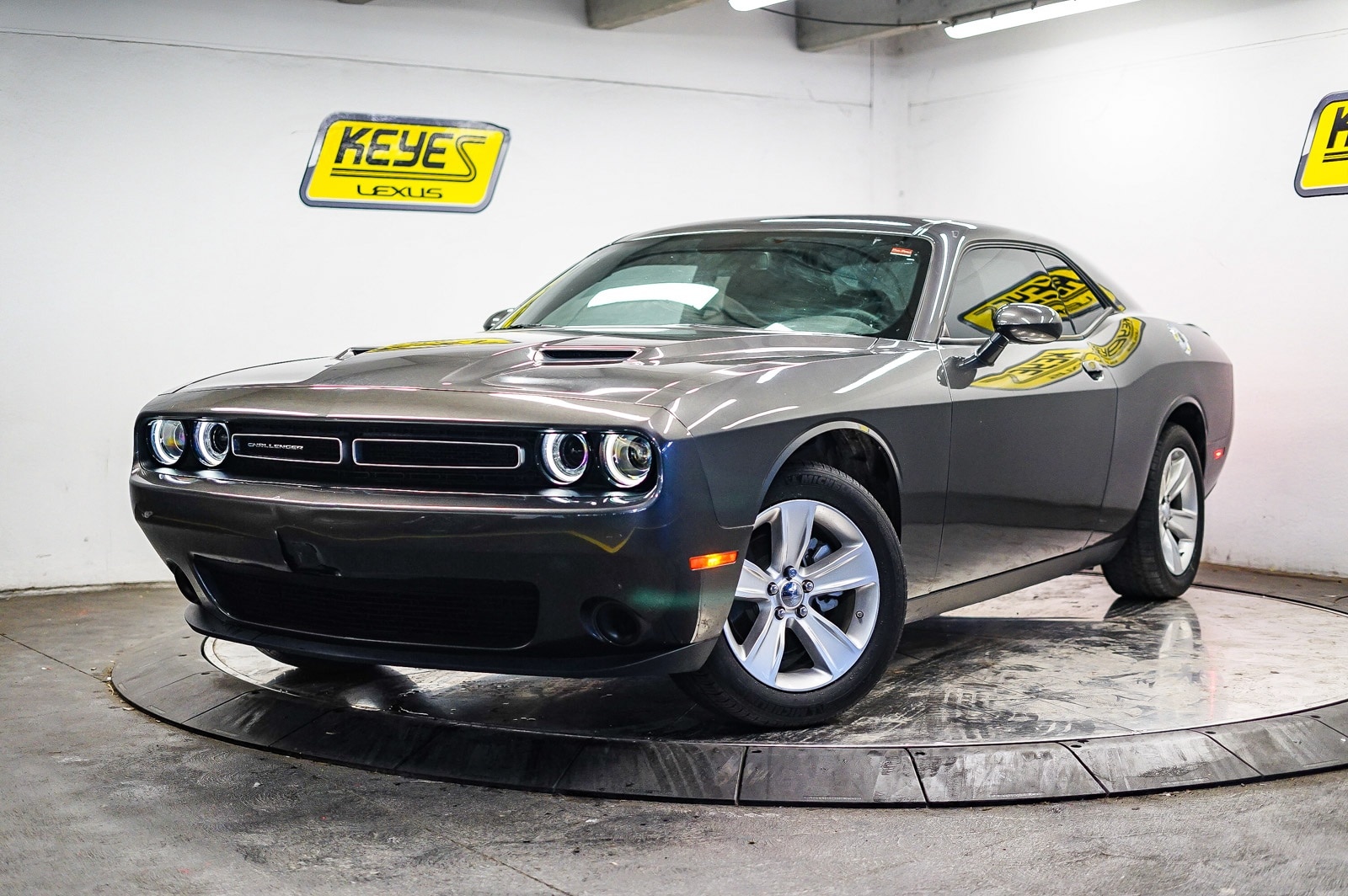 2023 Dodge Challenger SXT's photo