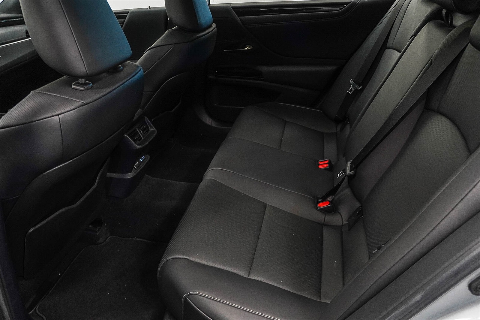 Thumbnail: 2025 Lexus ES - 21