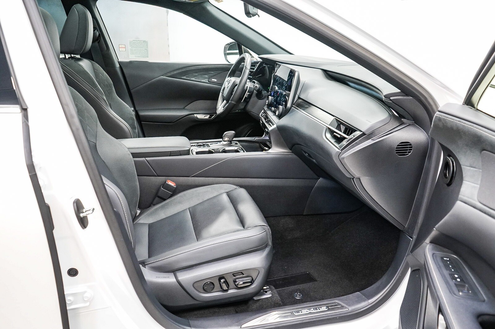 Thumbnail: 2025 Lexus RX - 17