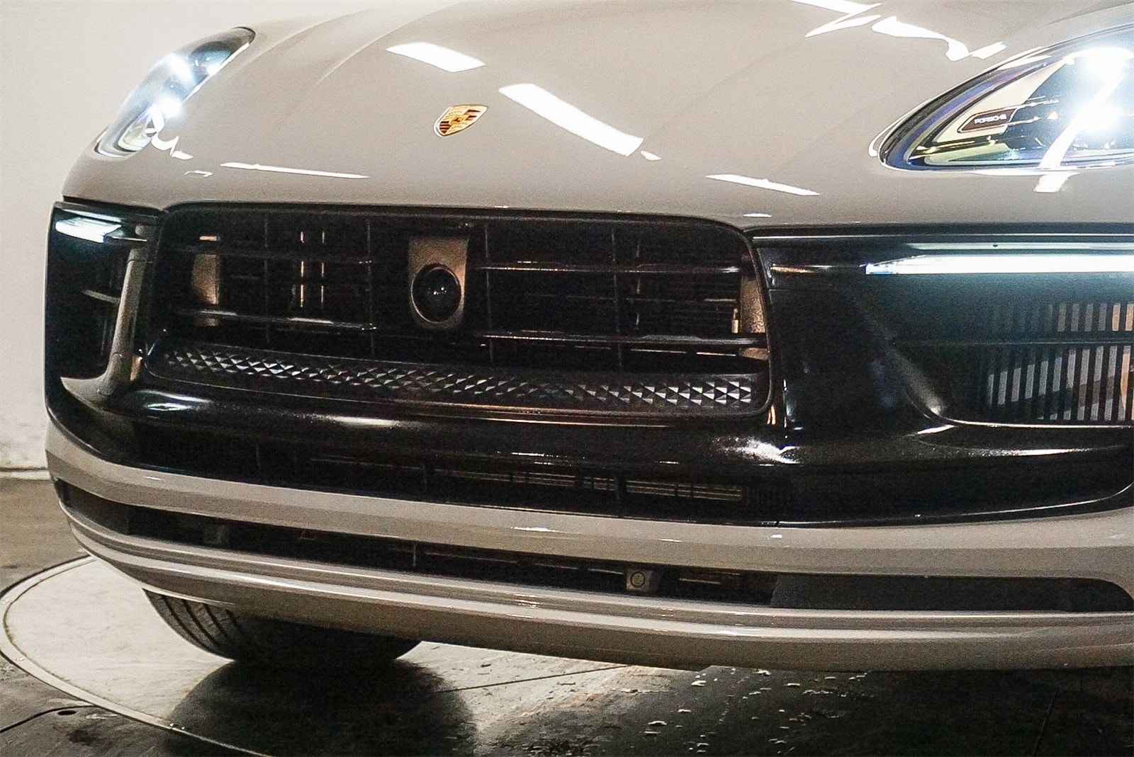 Thumbnail: 2023 Porsche Macan - 8