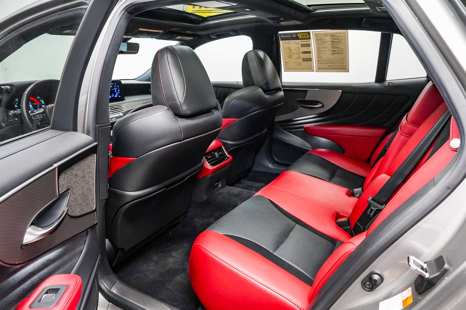 Thumbnail: 2022 Lexus LS - 18