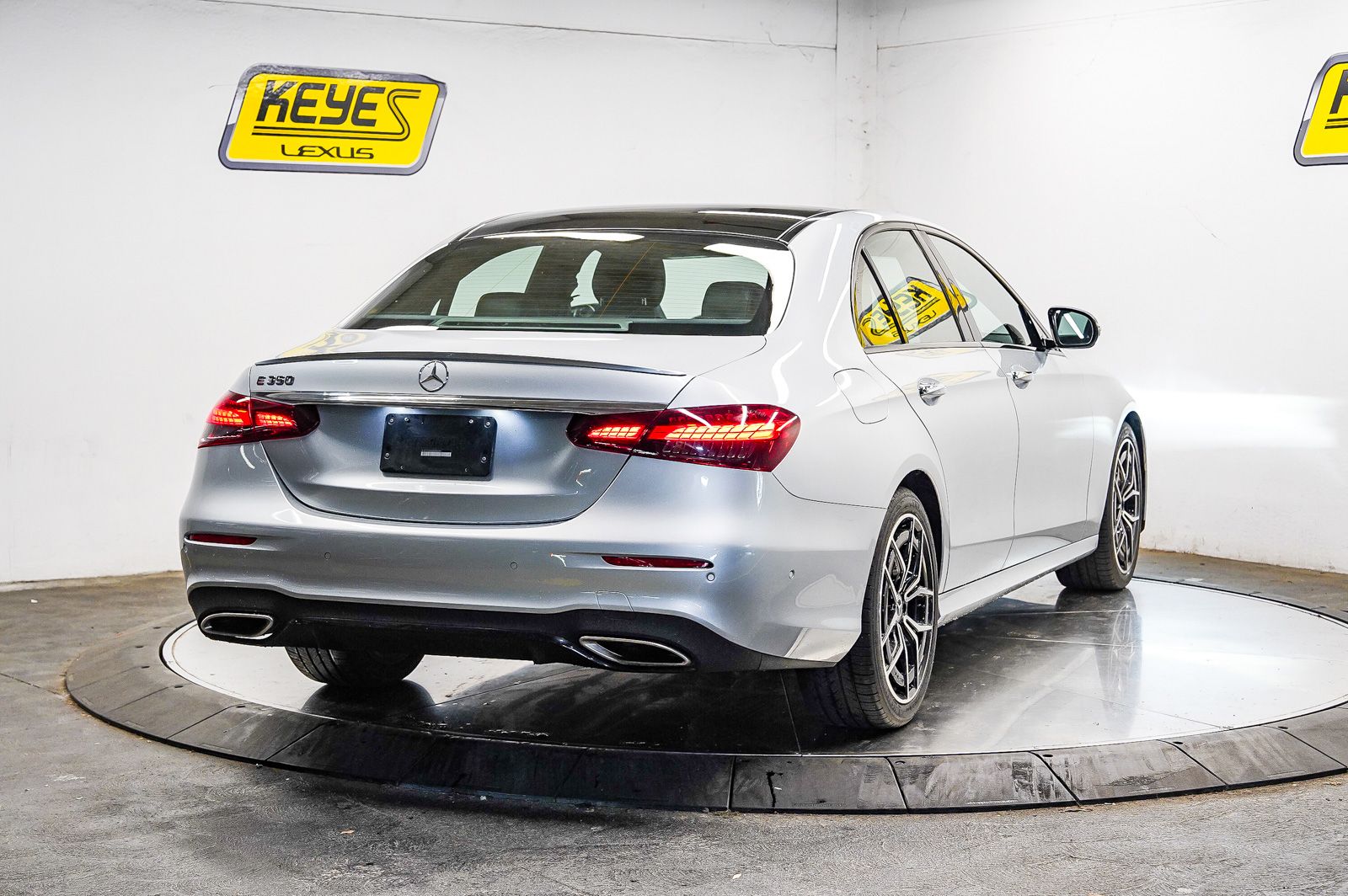 Thumbnail: 2022 Mercedes-Benz E-Class - 3