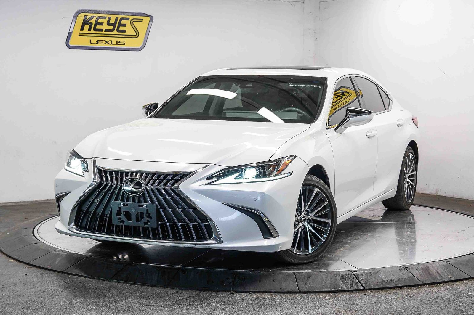 2023 Lexus ES 350 350's photo