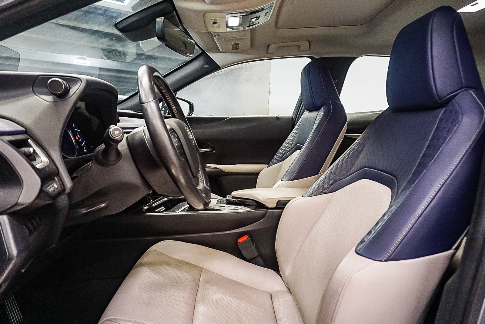 Thumbnail: 2020 Lexus UX - 19