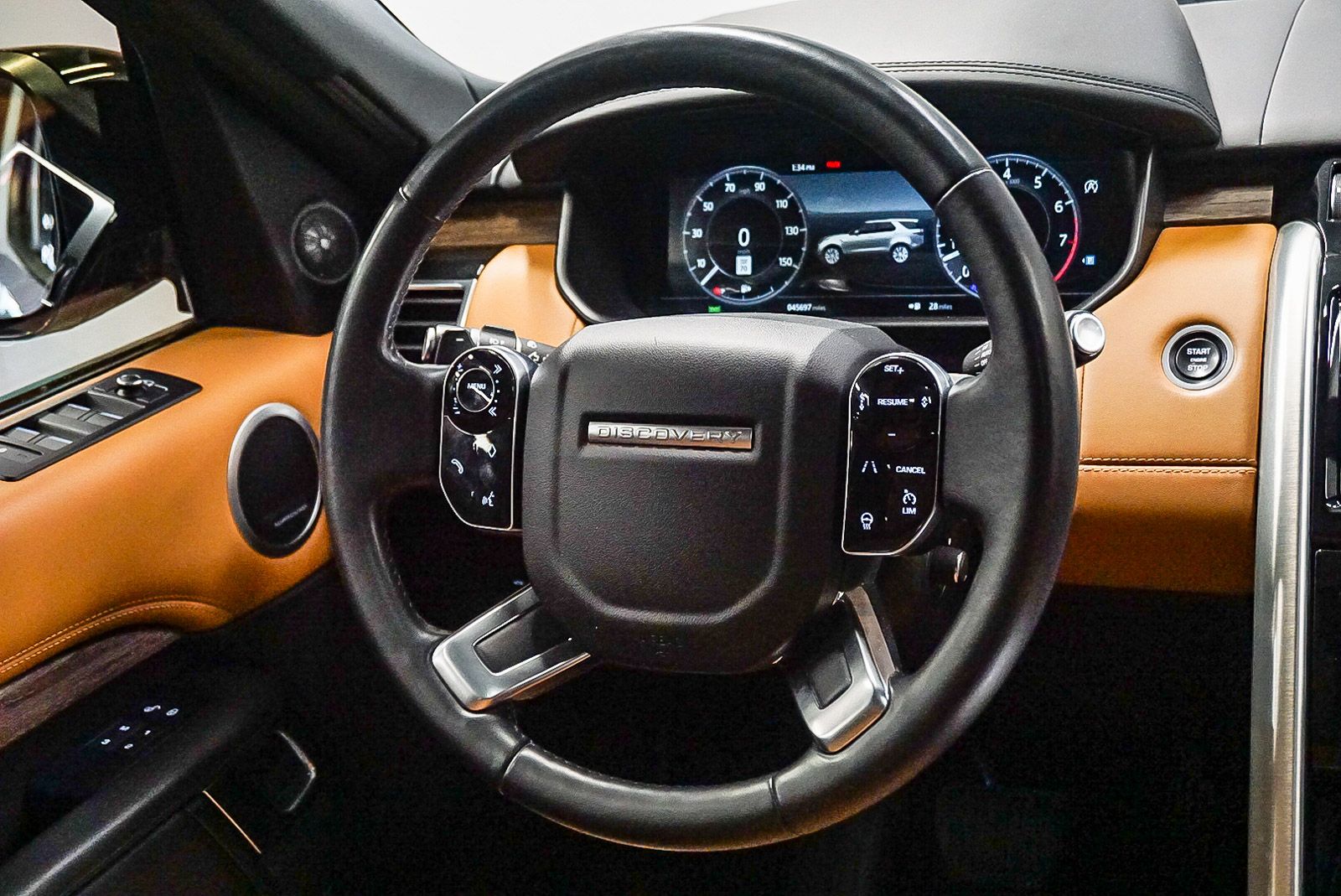 Thumbnail: 2019 Land Rover Discovery - 16