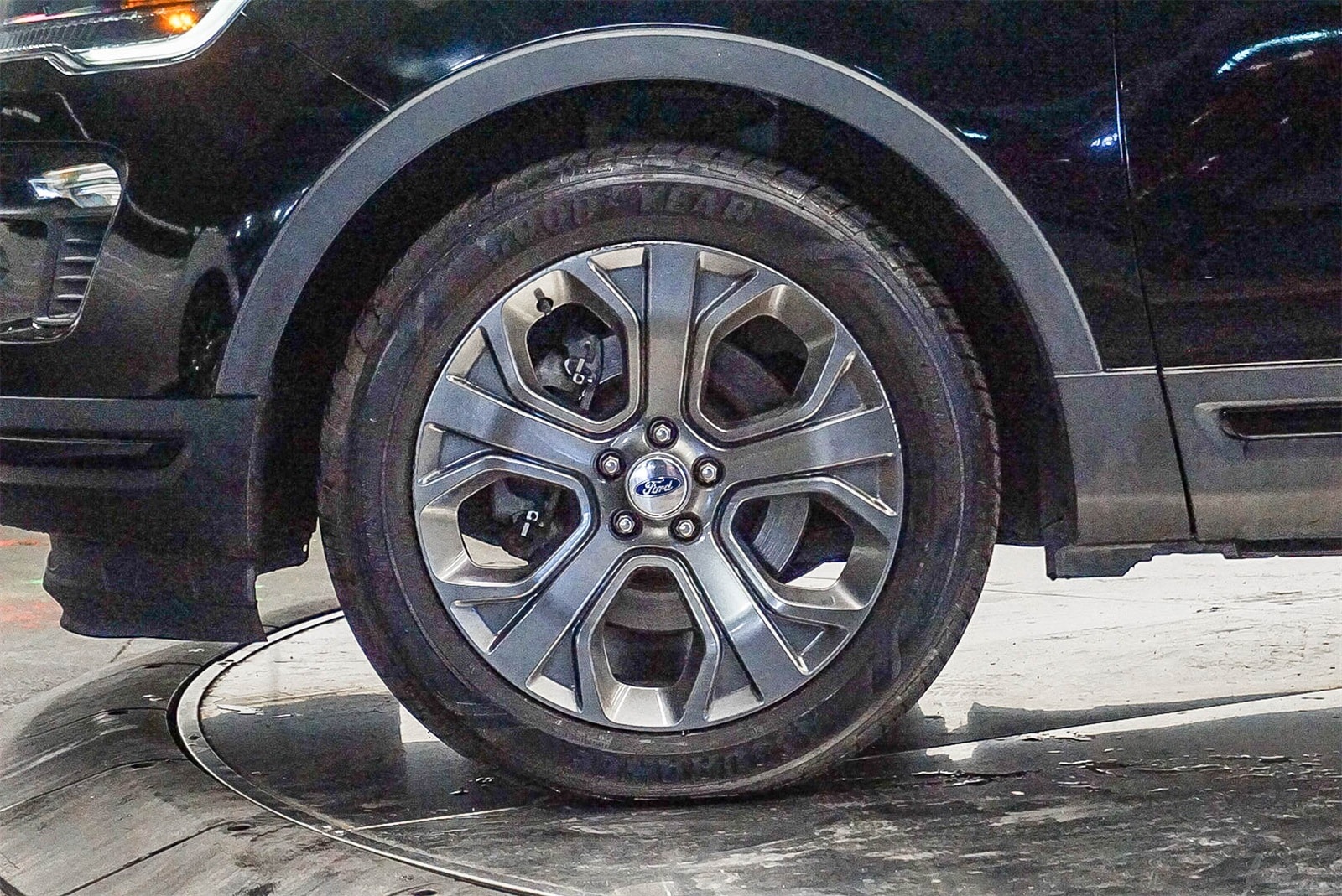 Thumbnail: 2018 Ford Explorer - 9