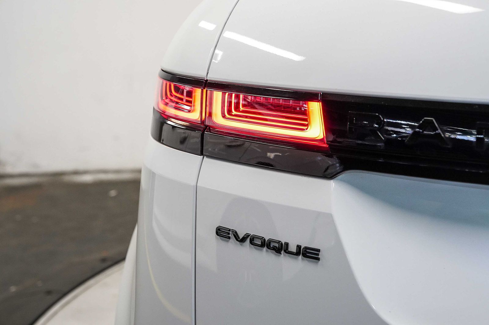 Thumbnail: 2023 Land Rover Range Rover Evoque - 11