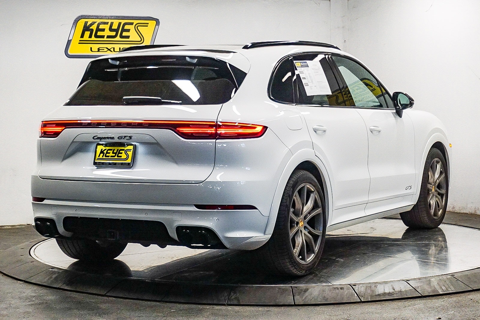 Thumbnail: 2023 Porsche Cayenne - 4