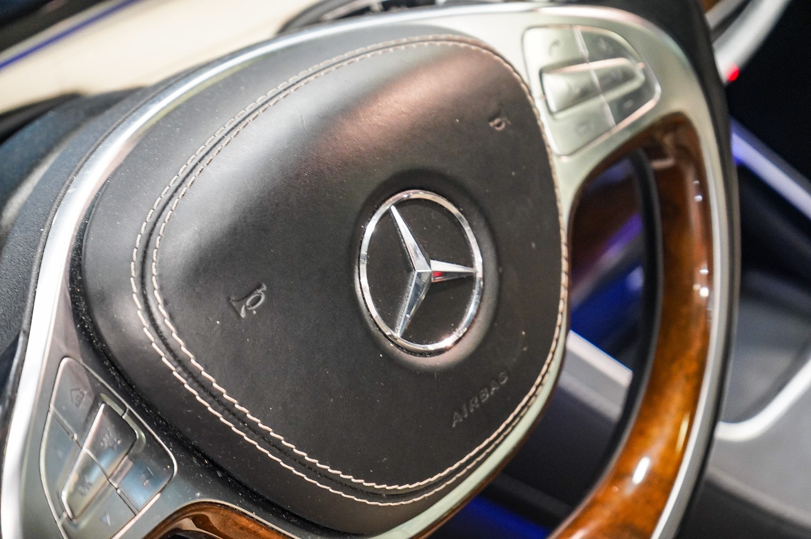 Thumbnail: 2015 Mercedes-Benz S-Class - 21