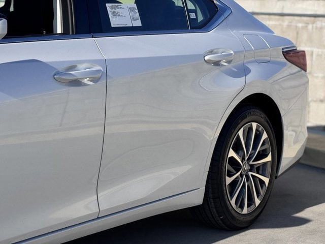 Thumbnail: 2025 Lexus ES - 9
