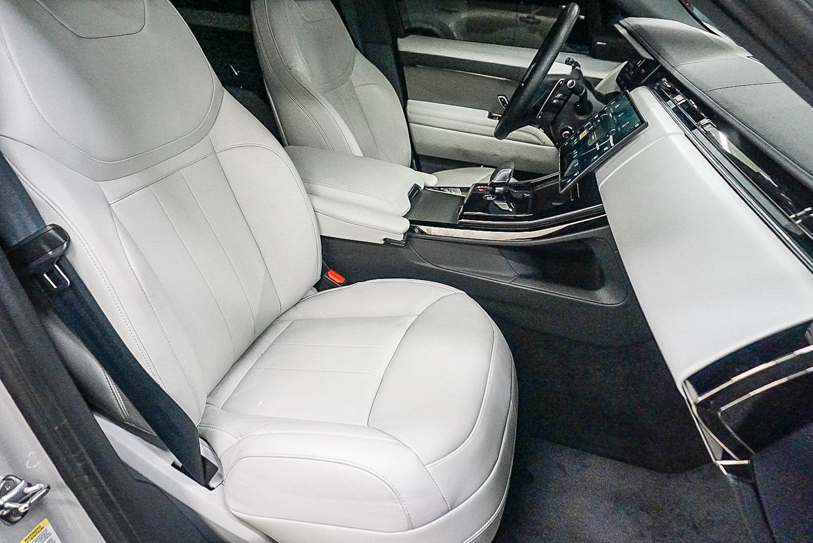 Thumbnail: 2025 Land Rover Range Rover Sport - 16