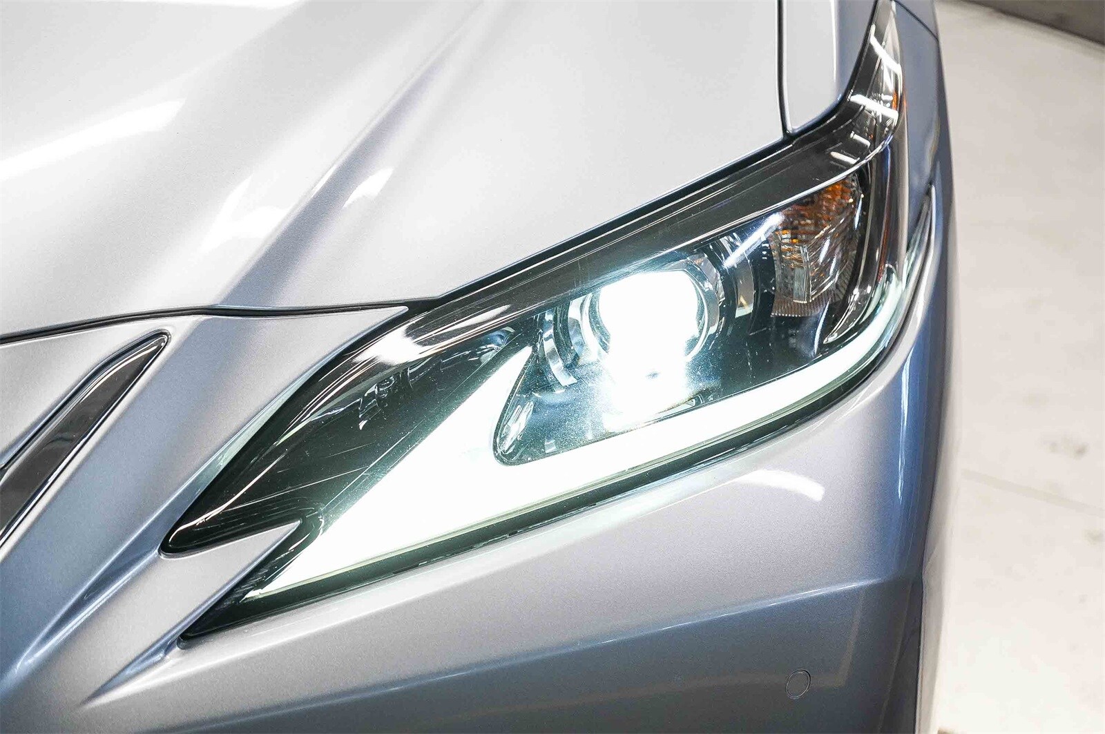 Thumbnail: 2023 Lexus ES - 7