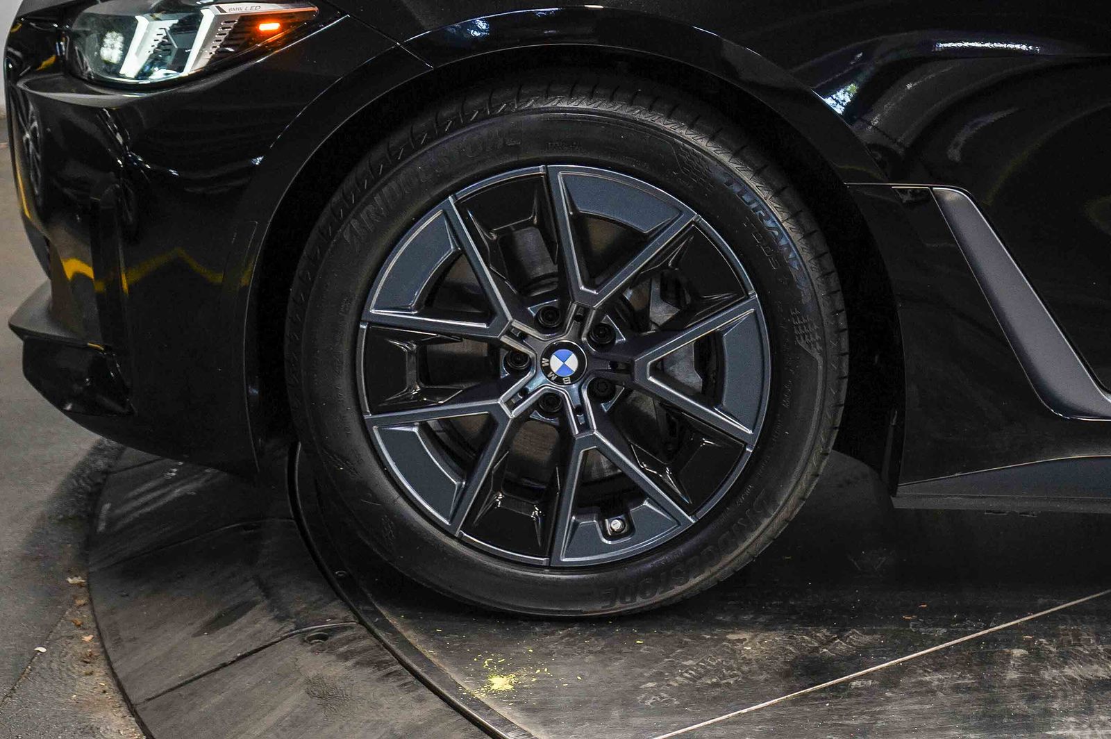 Thumbnail: 2025 BMW i4 - 8